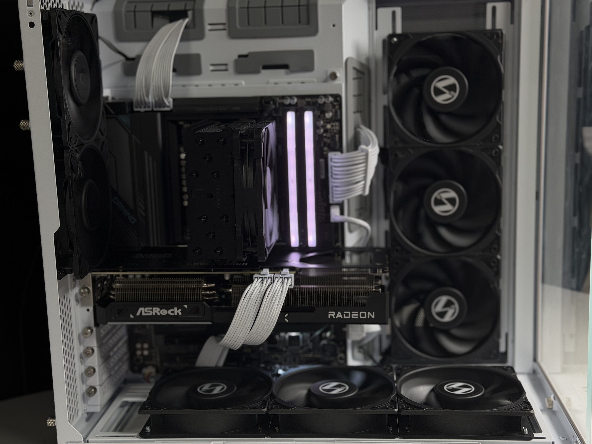 🐼 RX 9070 XT • Ryzen 7 9800X3D • 32GB DDR5 • 2TB NVMe