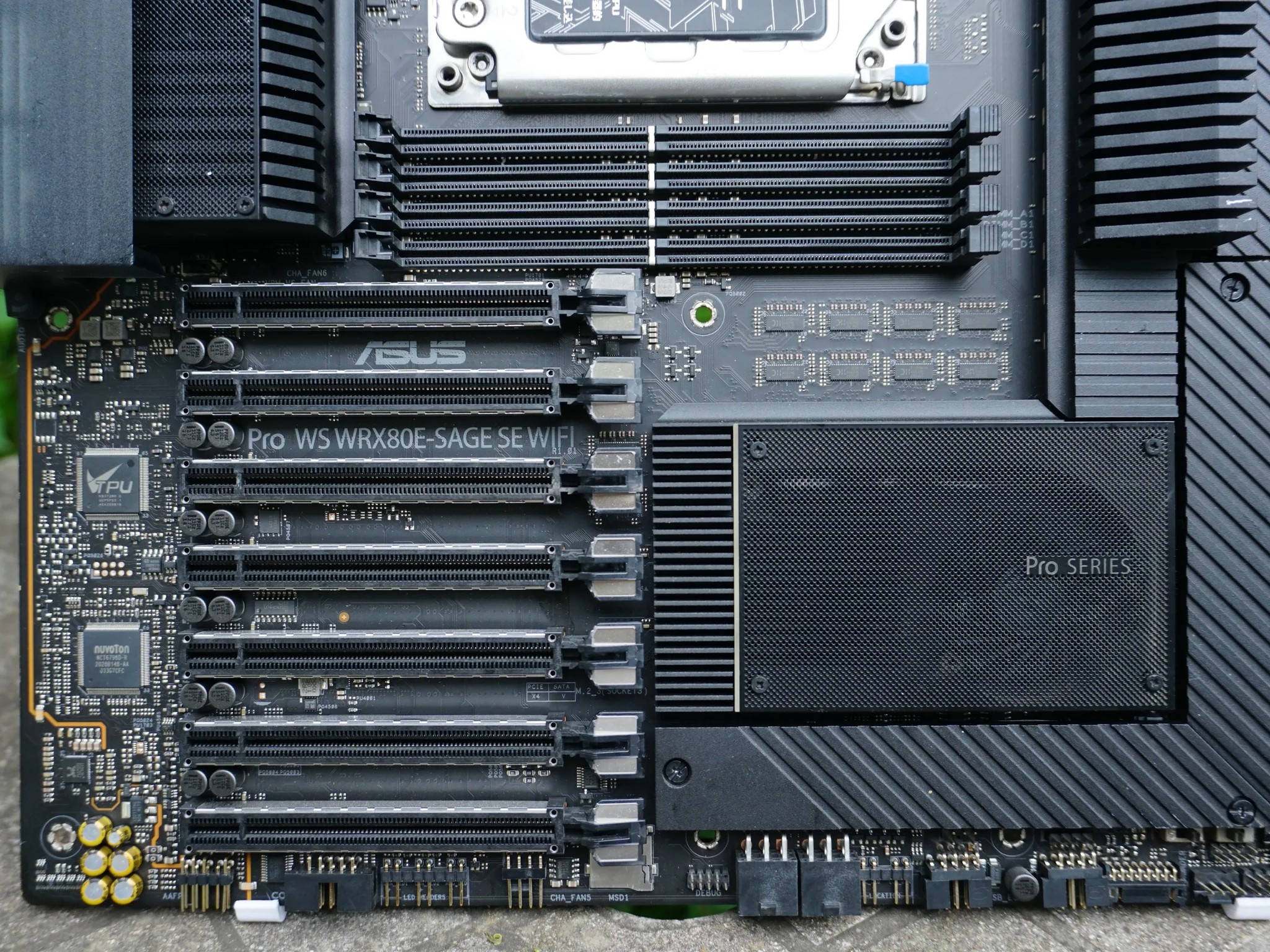 ASUS Pro WS WRX80E-SAGE SE WIFI E-ATX Motherboard