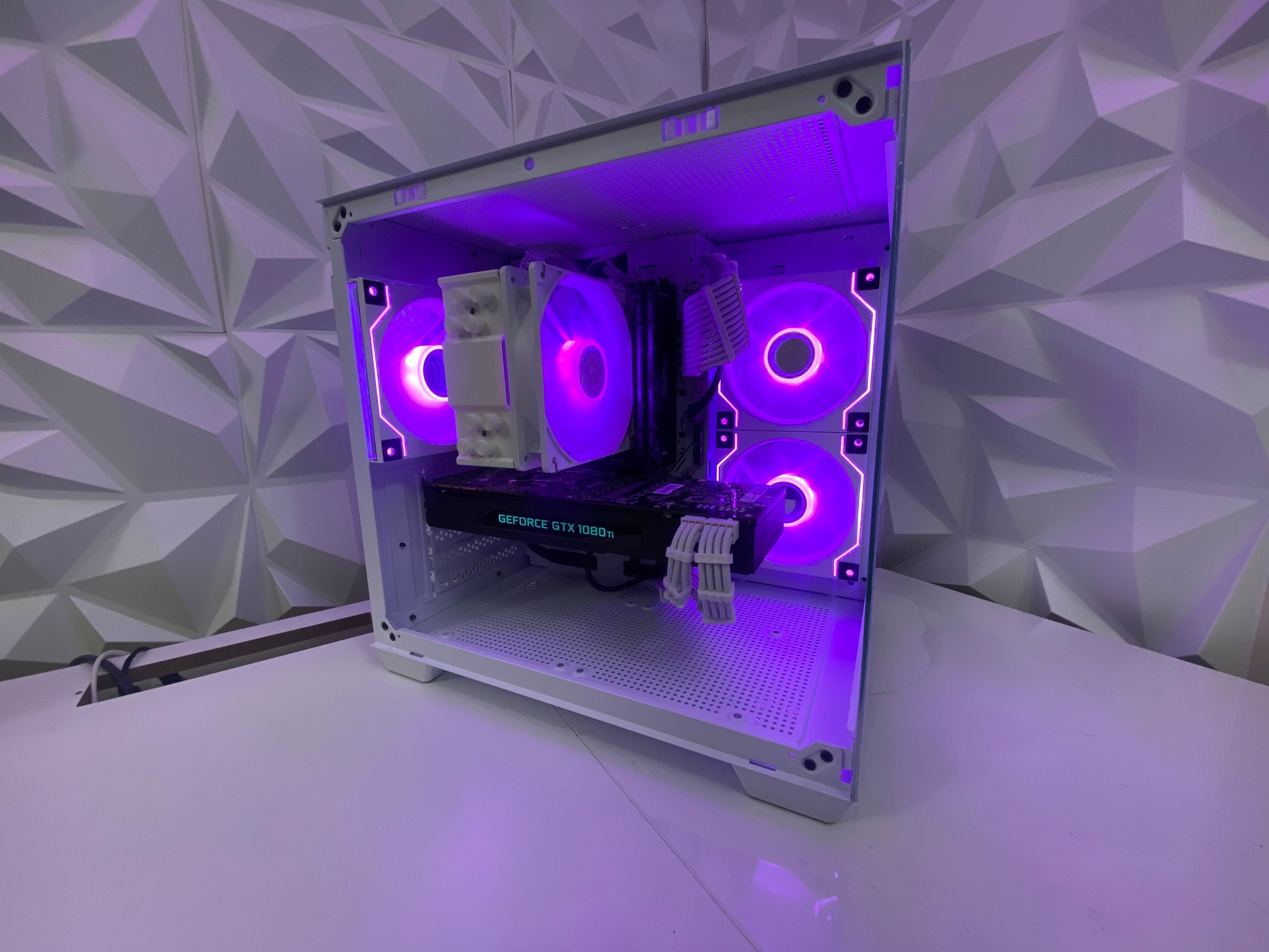 🎅🎅 White Elite Build – Ryzen 5 3600 + GTX 1080 Ti 11GB | 1080p/1440p High FPS Ready