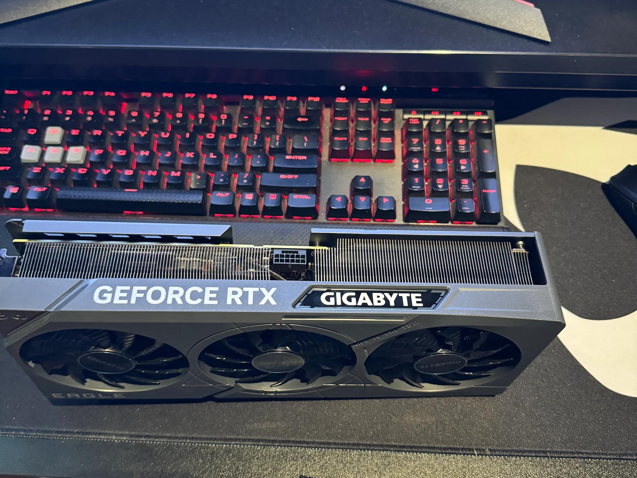 GIGABYTE GeForce RTX 4070 Ti Eagle OC 12G graphics Card, 3X WINDFORCE Fans, 12GB 192-bit GDDR6X