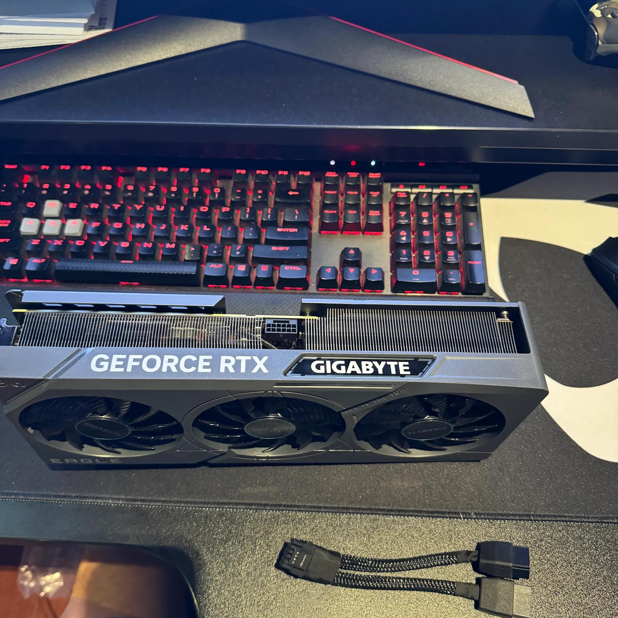 GIGABYTE GeForce RTX 4070 Ti Eagle OC 12G graphics Card, 3X WINDFORCE Fans, 12GB 192-bit GDDR6X