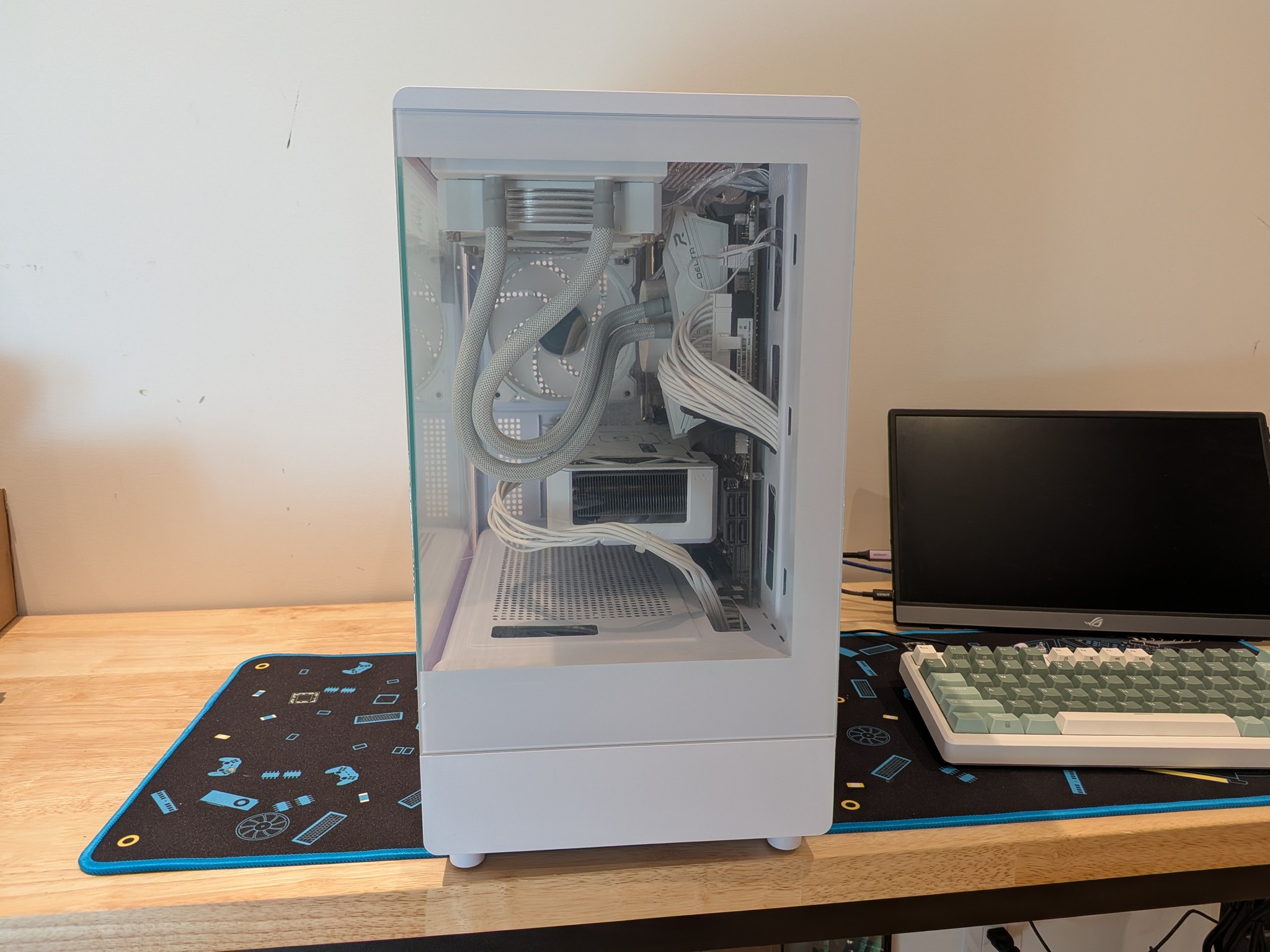 1080p AM5 Starter - RTX 5060, Ryzen 5 7600X, 16 GB DDR5 RAM, 1 TB NVME, RGB, Liquid Cooled