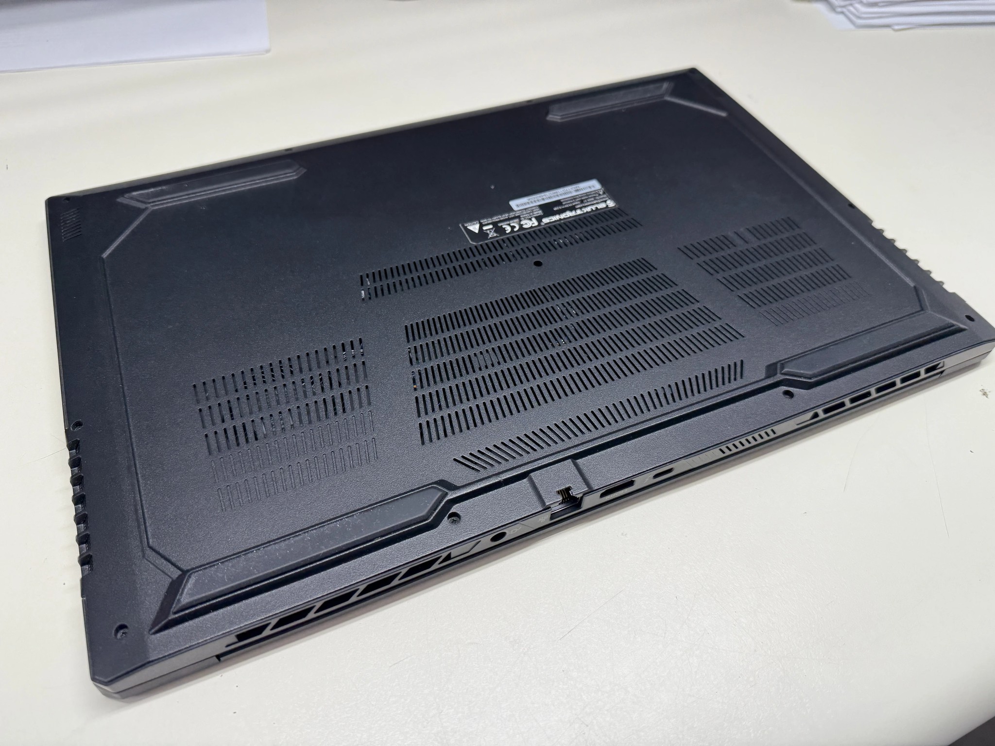Eluktronics Max-17, i7-9750H, GTX 1660Ti, 16GB RAM, 1TB SSD, 144HZ