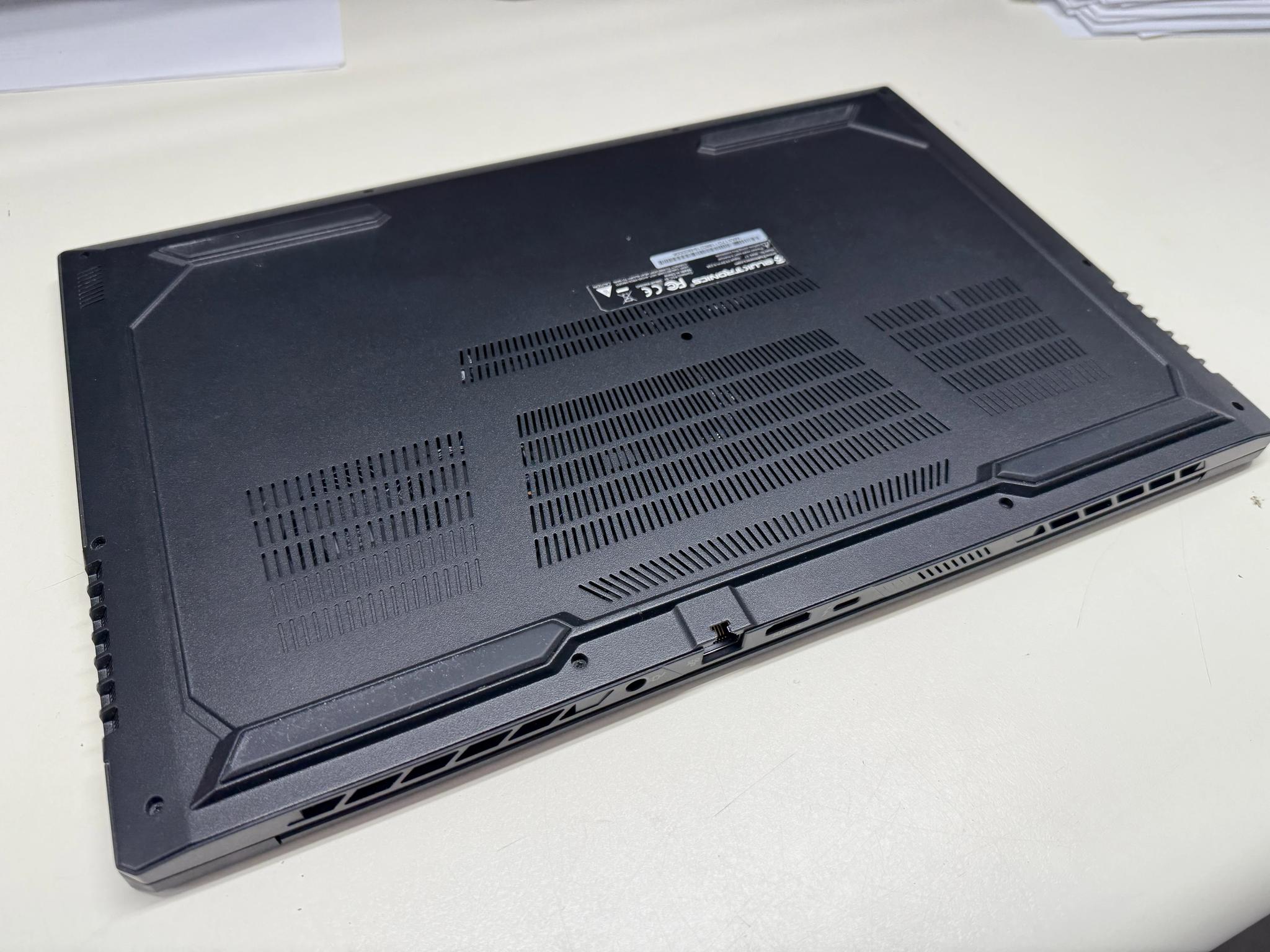 Eluktronics Max-17, i7-9750H, GTX 1660Ti, 16GB RAM, 1TB SSD, 144HZ