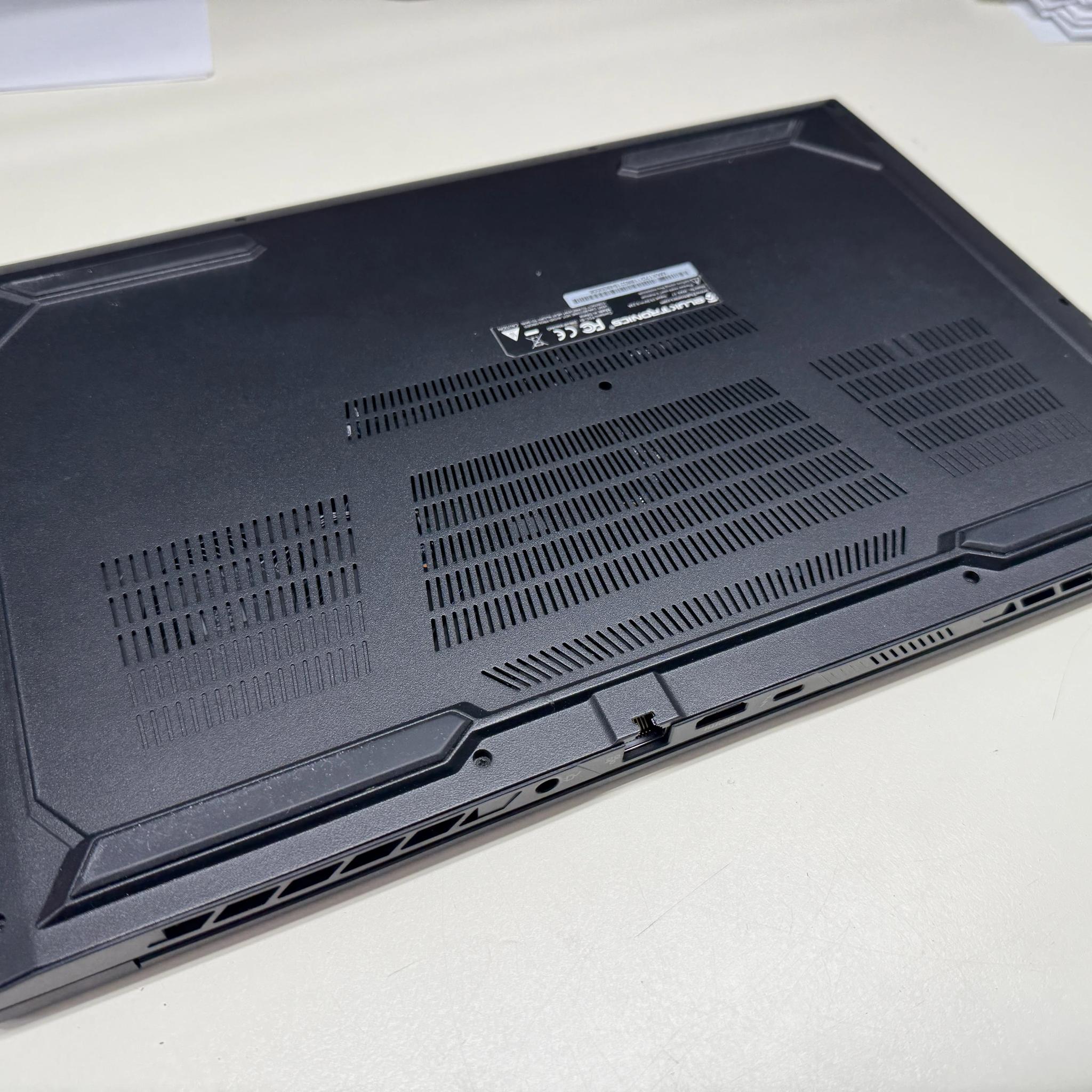 Eluktronics Max-17, i7-9750H, GTX 1660Ti, 16GB RAM, 1TB SSD, 144HZ