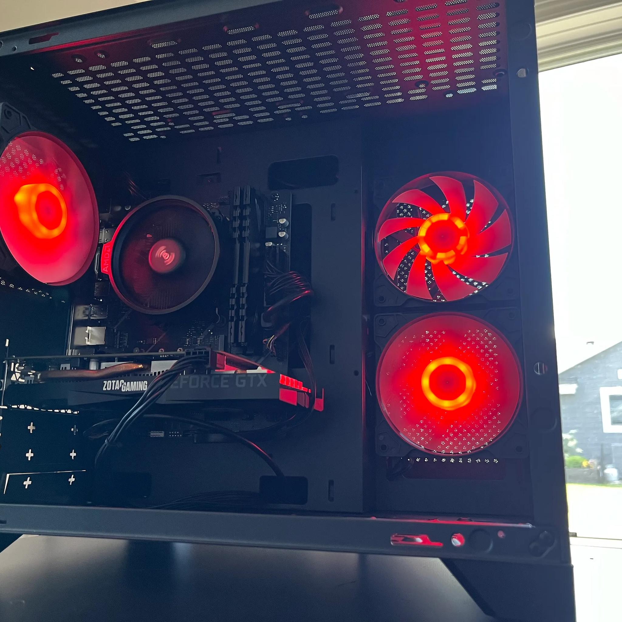 GTX 1660 Fish-Tank Gaming PC