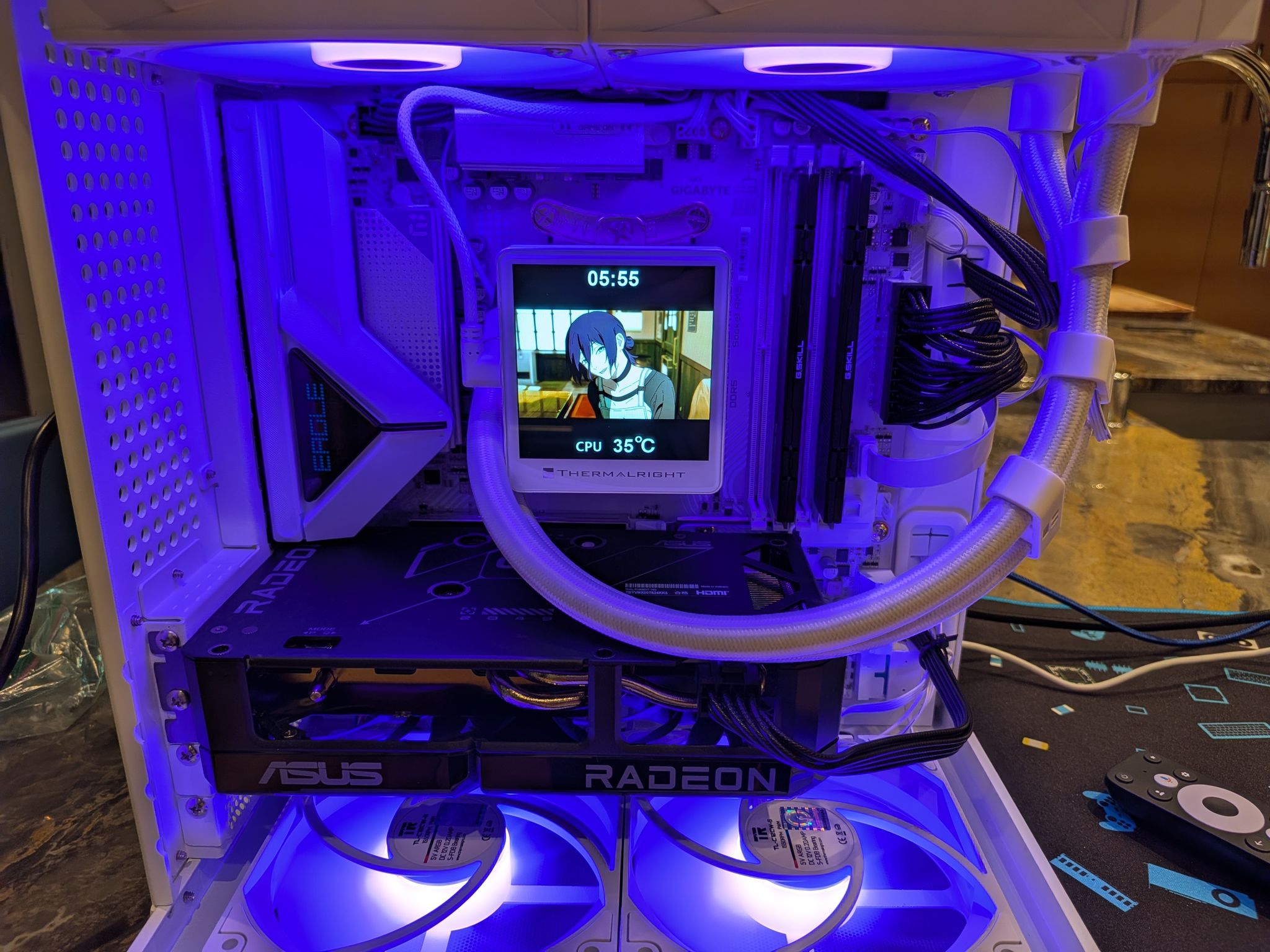 Bomb Devil AMD - RX 9060 XT 16GB, Ryzen 5 9600X, 32 GB DDR5 RAM, 2 TB Gen 5 NVME, RGB, Liquid Cooled