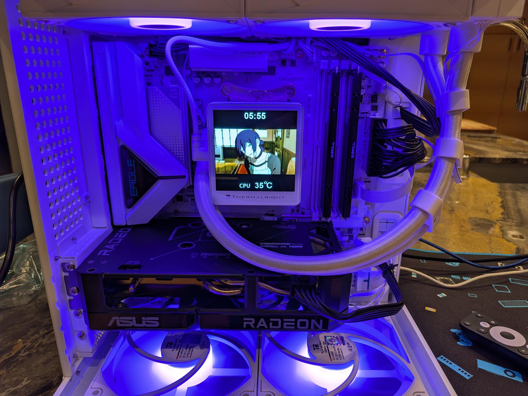 Bomb Devil AMD - RX 9060 XT 16GB, Ryzen 5 9600X, 32 GB DDR5 RAM, 2 TB Gen 5 NVME, RGB, Liquid Cooled