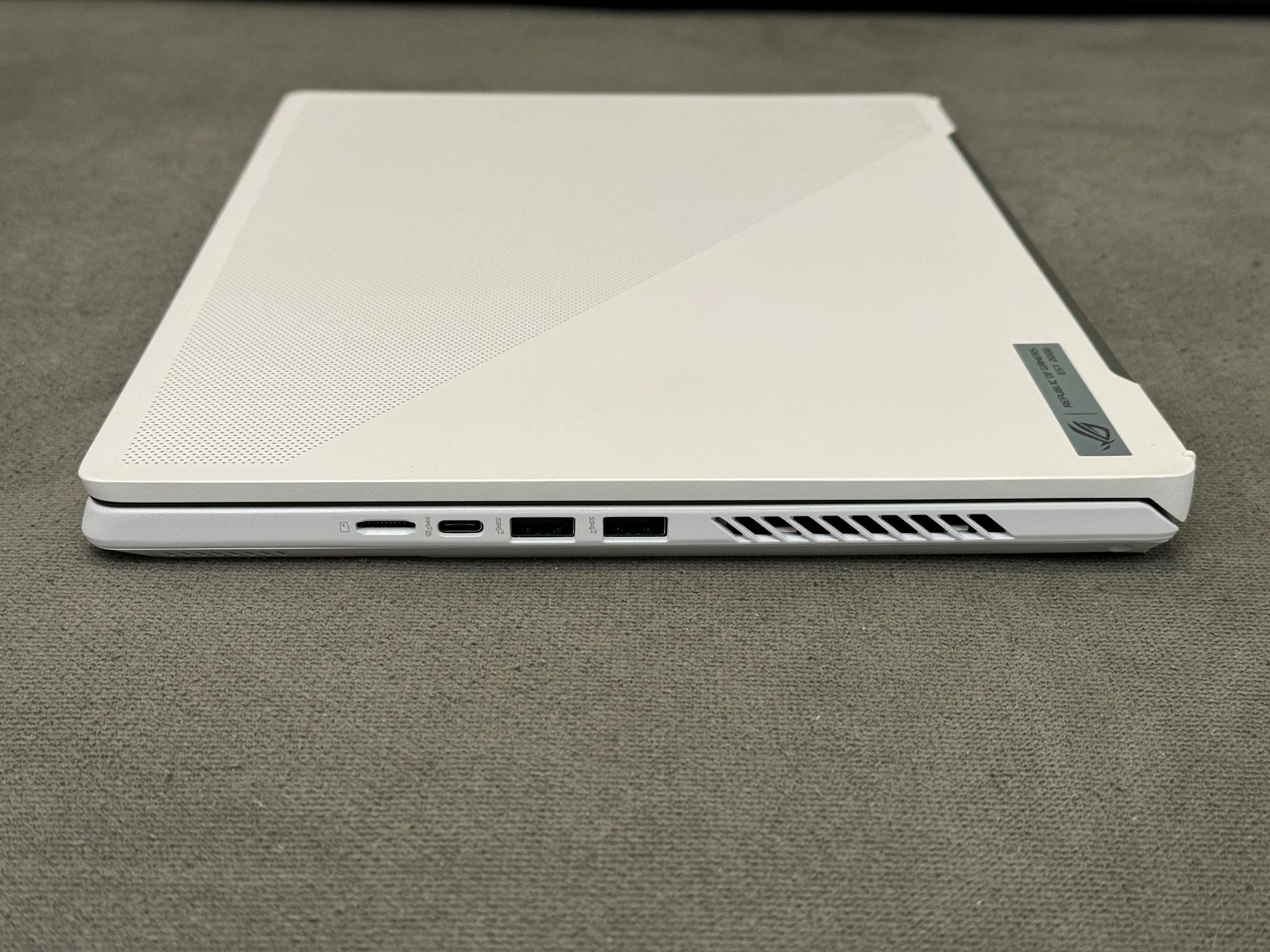 ASUS ROG Zephyrus G14 14" GA402X RTX4060 R9-7940HS 32GB/2TB