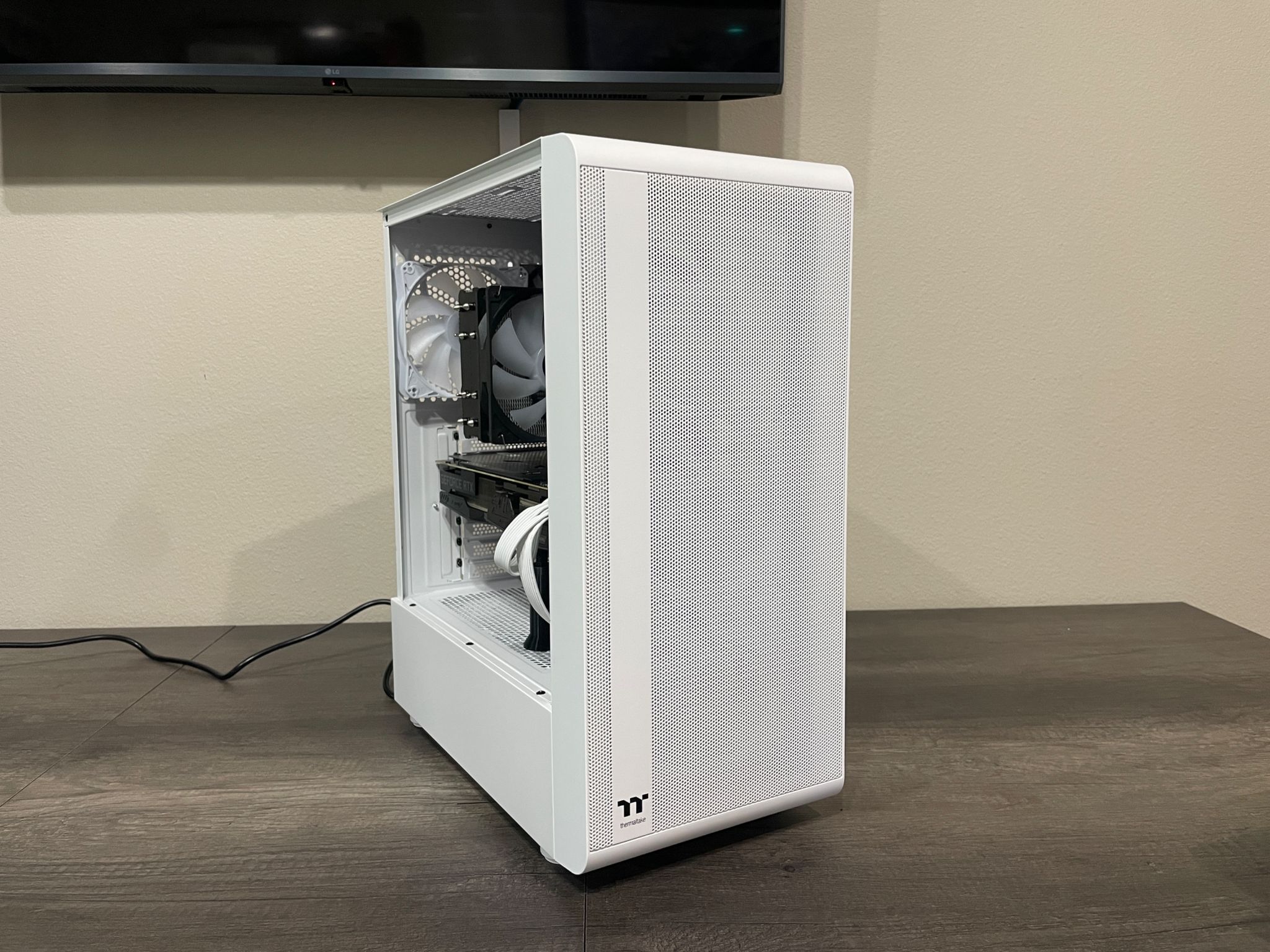 Custom White Gaming PC / ASROCK PG Velocita / Ryzen 7 3700X / RTX 2070 / 16GB / 1TB / Windows 11 Pro
