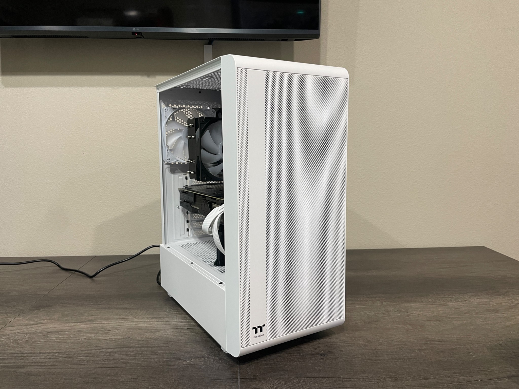 Custom White Gaming PC / ASROCK PG Velocita / Ryzen 7 3700X / RTX 2070 / 16GB / 1TB / Windows 11 Pro