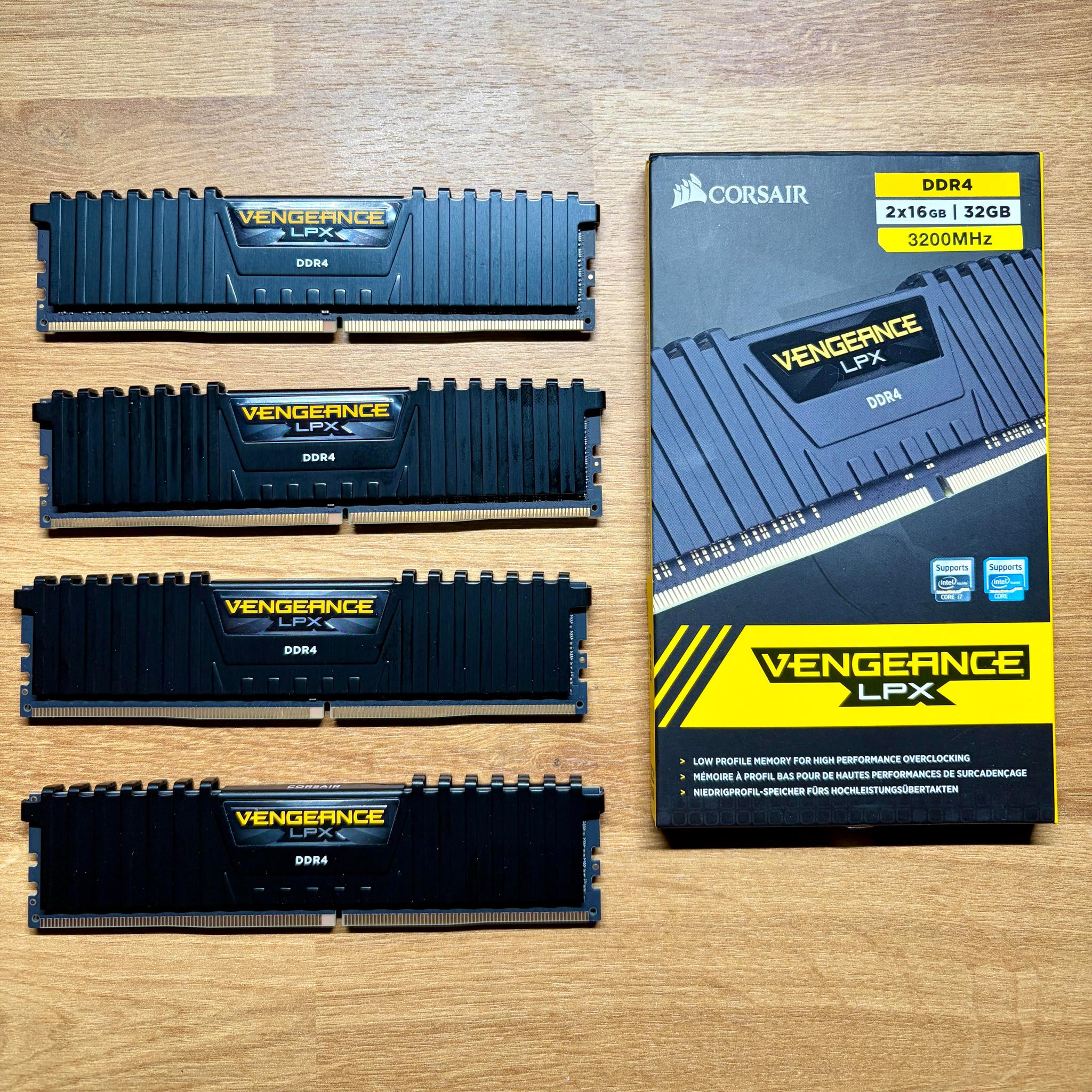 CORSAIR Vengeance LPX DDR4 RAM 32GB (2x16GB) in BLACK