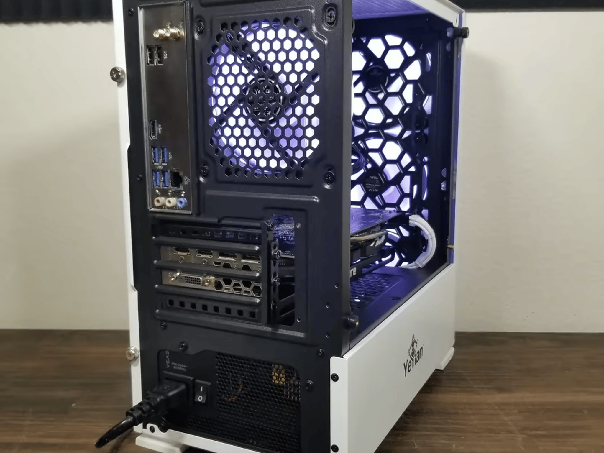 AMD Ryzen 5 1600 // AMD Radeon RX 580 8GB // NEO Forza 2x8 16GB 3200MHz // KLEVV 480GB SSD