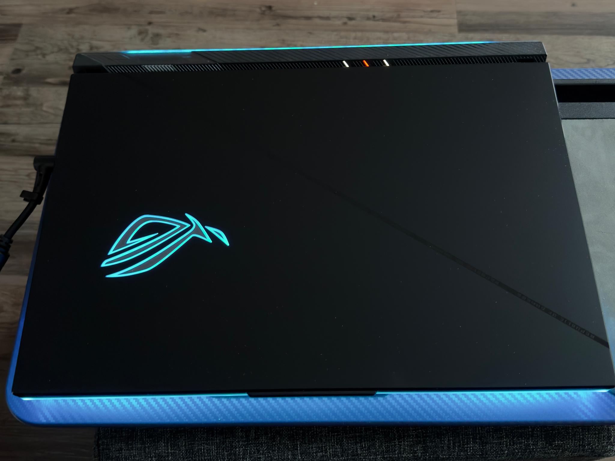 ASUS Strix Scar G834JZR-XS96 (18” Gaming Laptop)