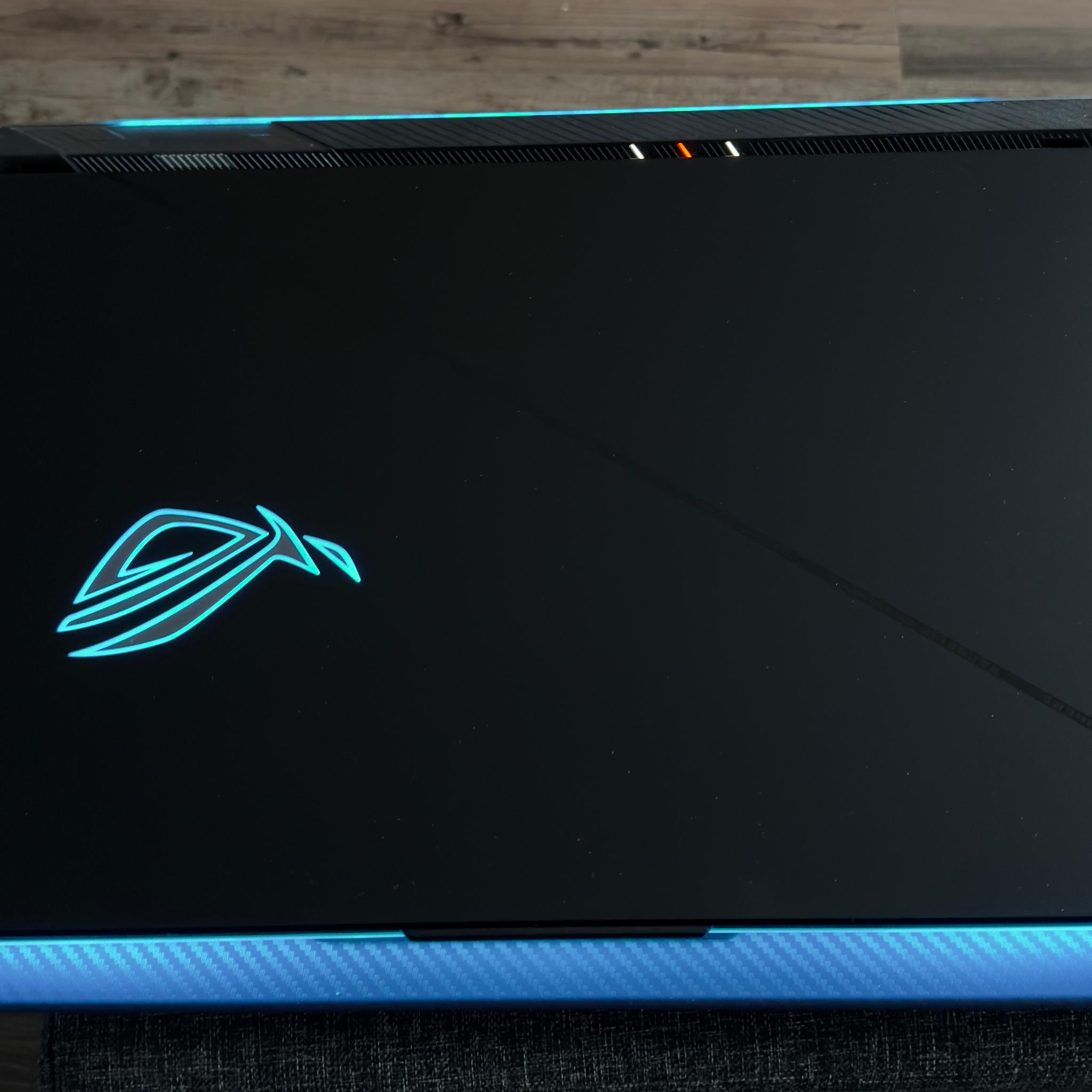 ASUS Strix Scar G834JZR-XS96 (18” Gaming Laptop)