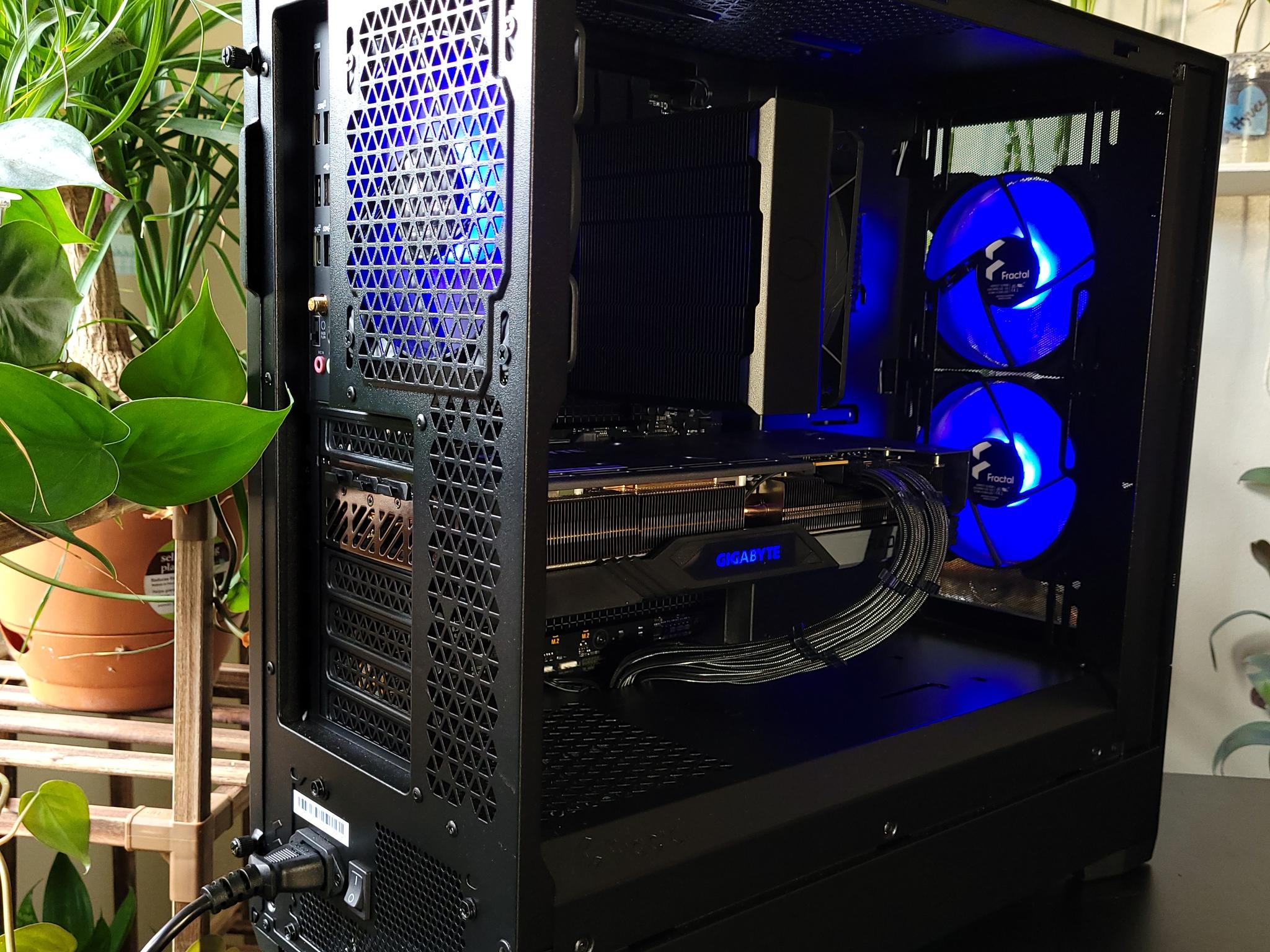 RYZEN 5 7600 | RX 7800XT | 32GB RAM | 2TB STORAGE | WINDOWS 11 ACTIVATED
