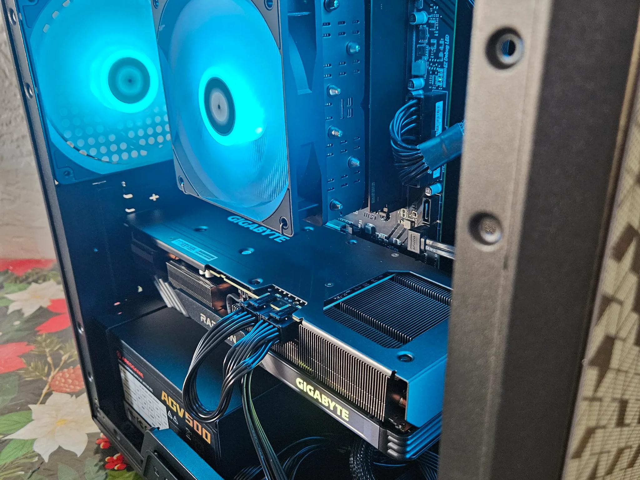 Ryzen 5 8500G ● Gigabyte 7600xt OC 16gb ● 16gb DDR5 5200MHz