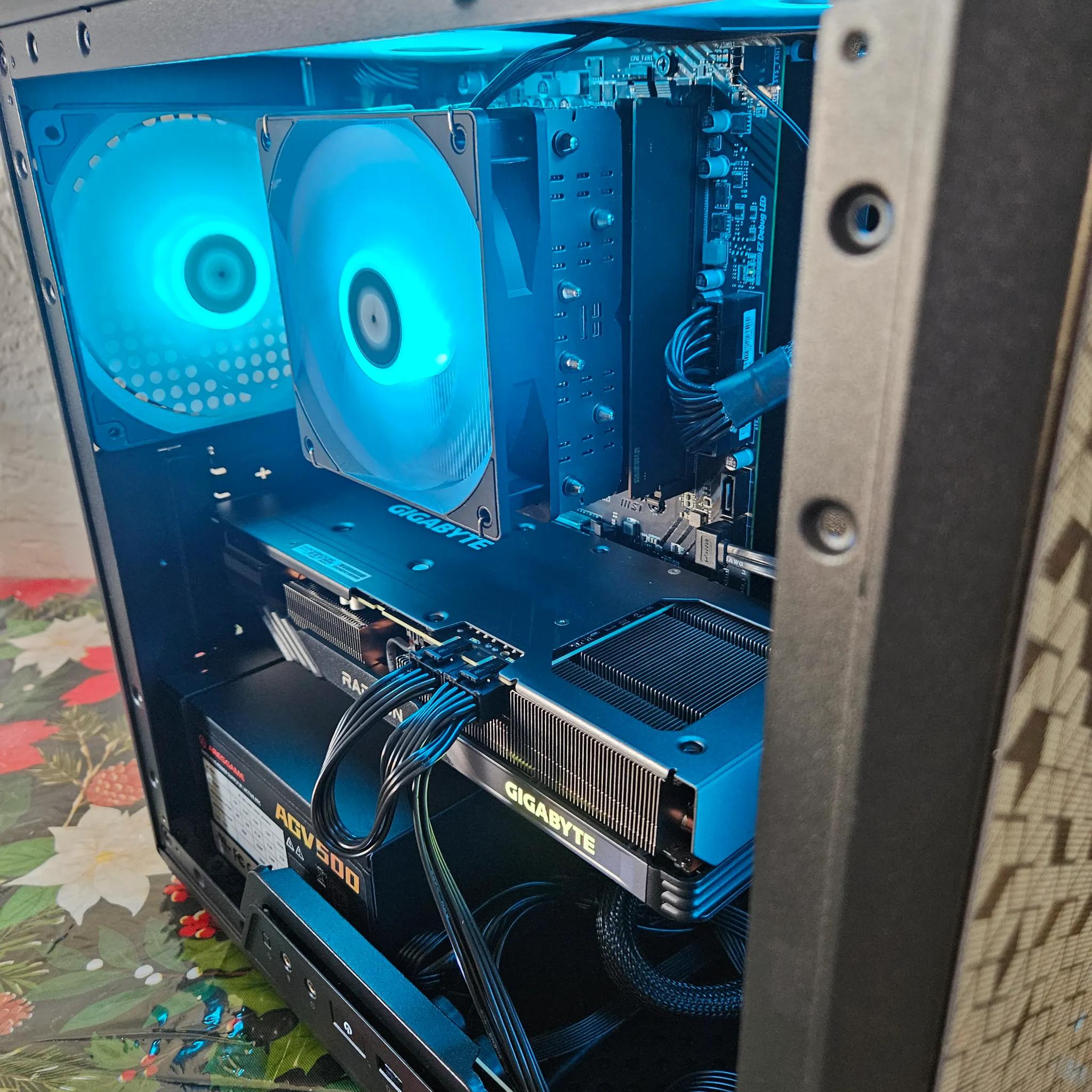 Ryzen 5 8500G ● Gigabyte 7600xt OC 16gb ● 16gb DDR5 5200MHz