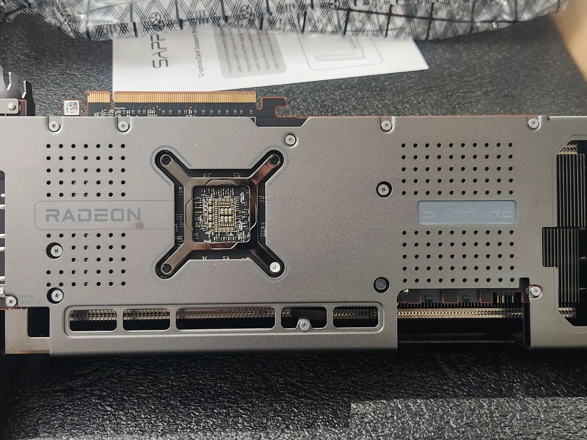 SAPPHIRE NITRO+ Radeon RX 7800 XT 16GB GDDR6 PCI Express 4.0 x16 ATX Graphics Card 11330-01-20G