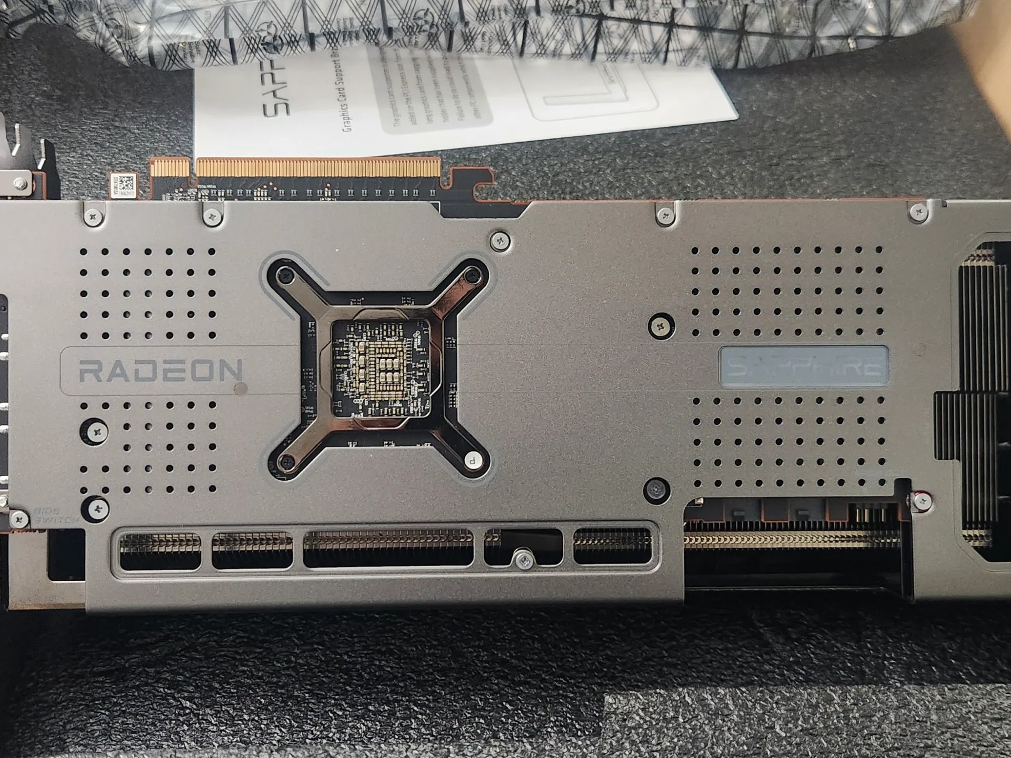 SAPPHIRE NITRO+ Radeon RX 7800 XT 16GB GDDR6 PCI Express 4.0 x16 ATX Graphics Card 11330-01-20G