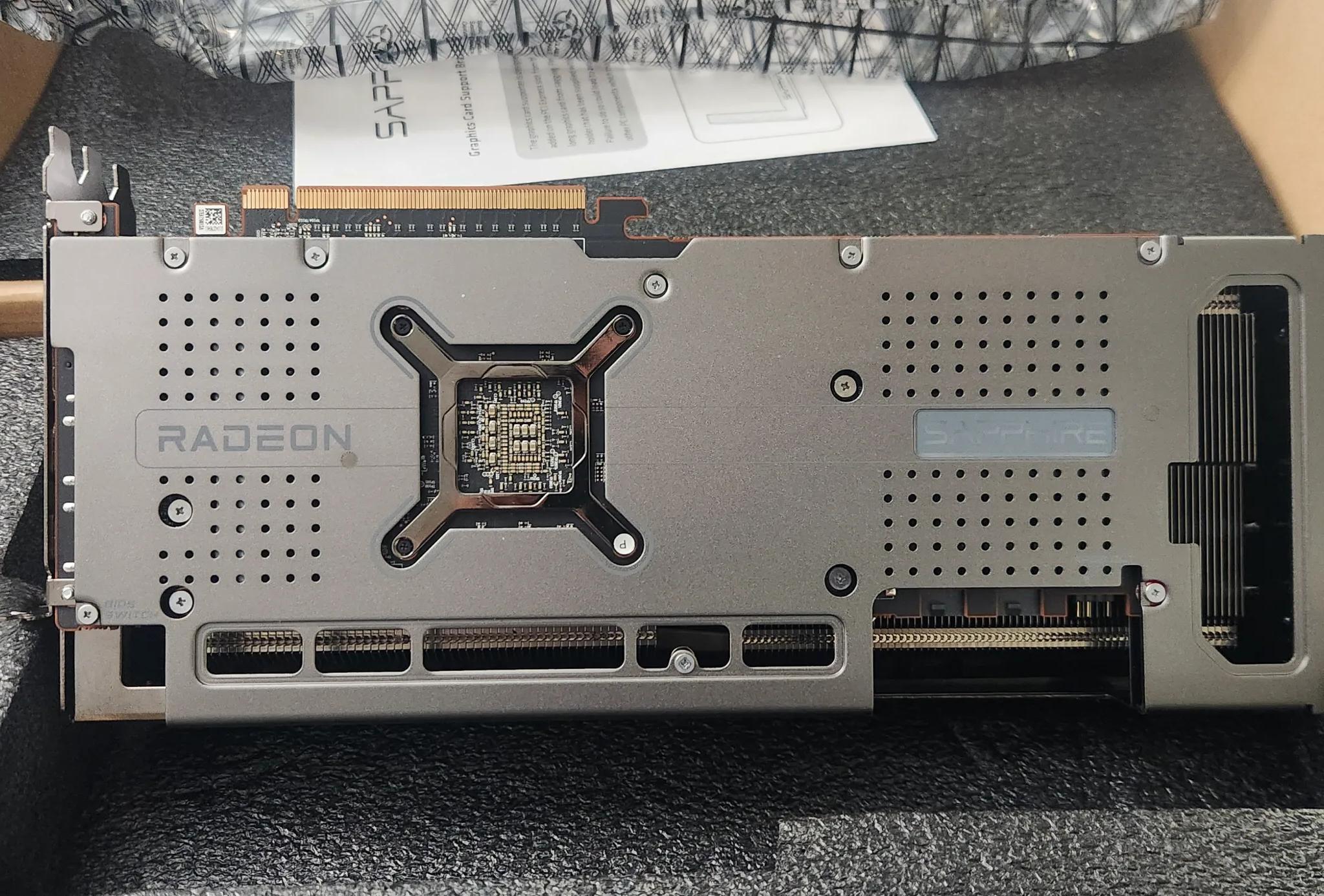 SAPPHIRE NITRO+ Radeon RX 7800 XT 16GB GDDR6 PCI Express 4.0 x16 ATX Graphics Card 11330-01-20G