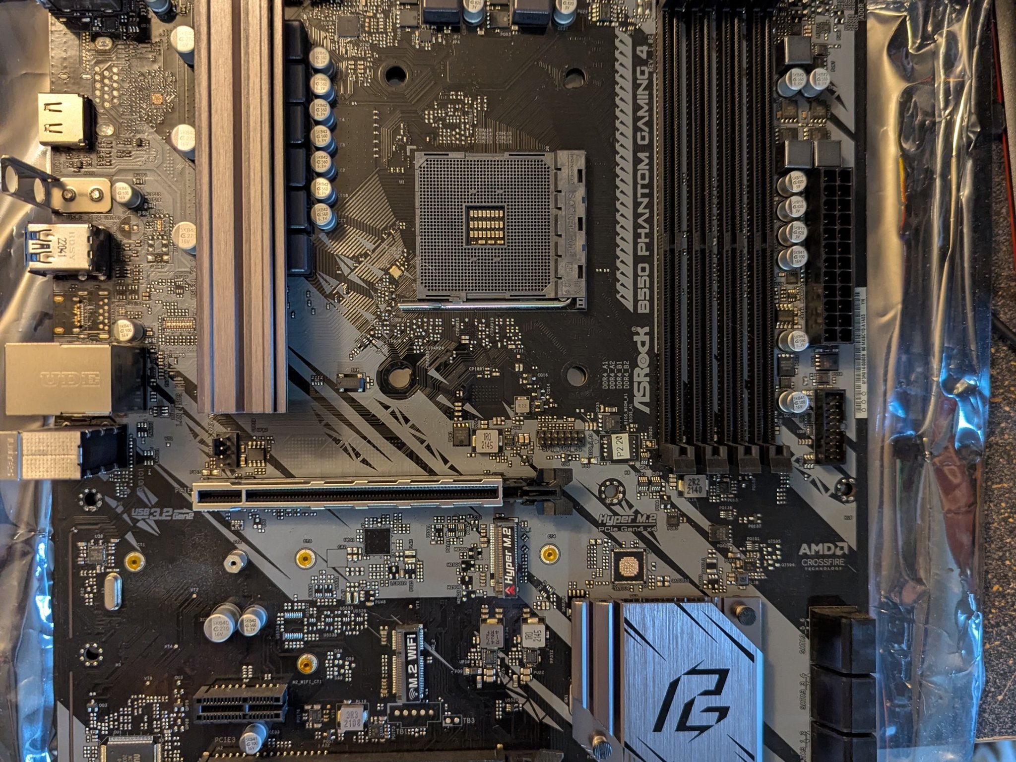 Asrock B550 Phantom Gaming 4 Lightly used. Slot for M.2 Wifi card.