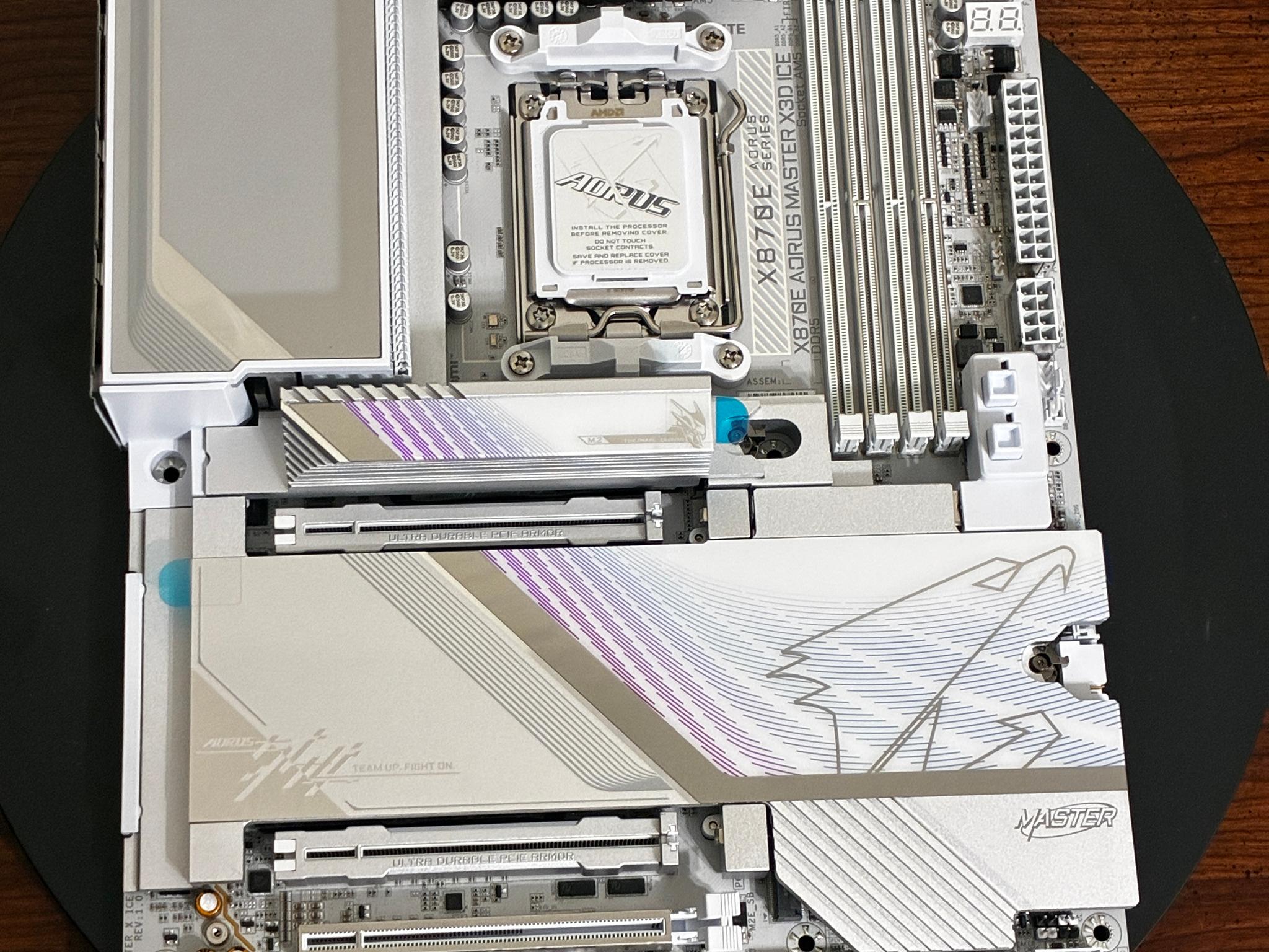 Gigabyte X870E Aorus Master X3D ICE