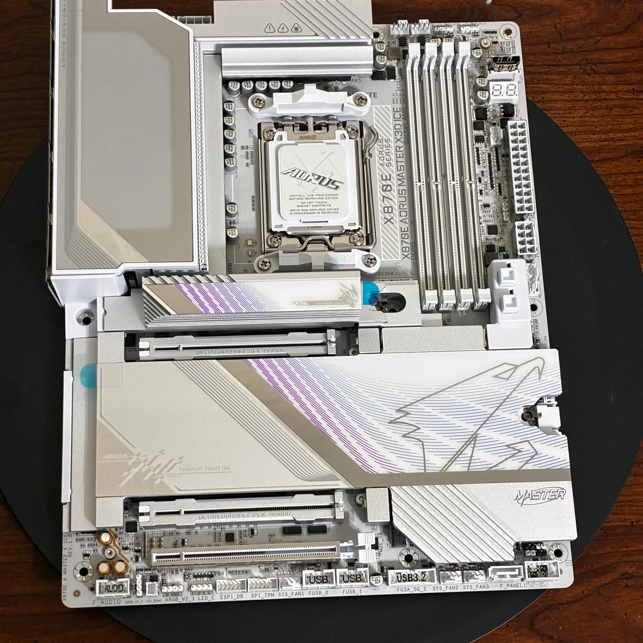 Gigabyte X870E Aorus Master X3D ICE