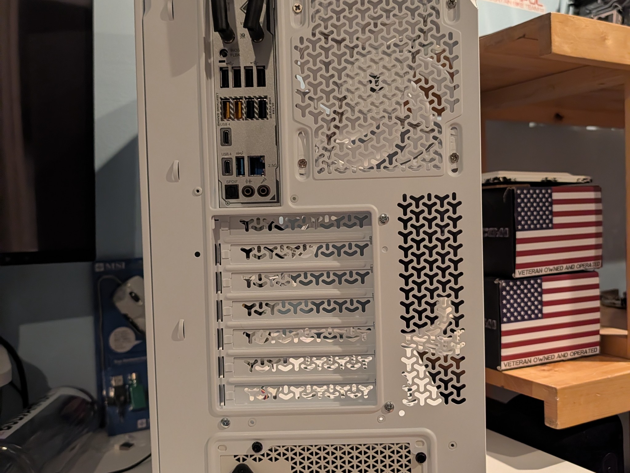 High-End gaming PC BYO GRAPHICS CARD 32gb DDR5 600 CL30 9800X3D X870 SCREEN WATER COOLED