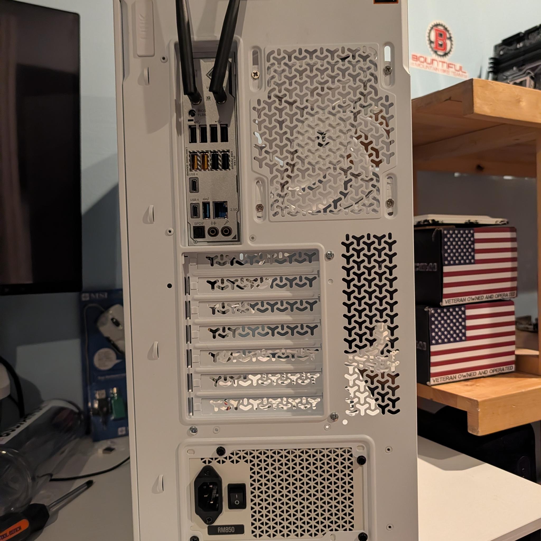 High-End gaming PC BYO GRAPHICS CARD 32gb DDR5 600 CL30 9800X3D X870 SCREEN WATER COOLED