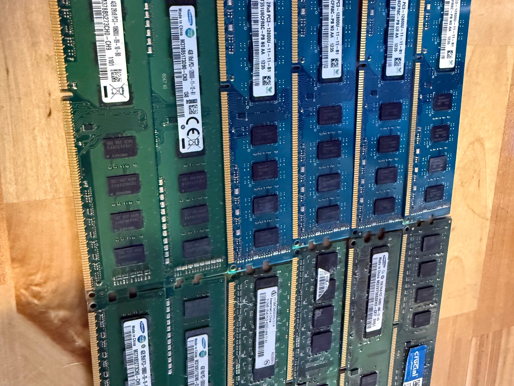 Huge LOT of DDR3 DIMMMs (66GB total, mostly 4GB sticks with a few 2 GB in there) look at photos