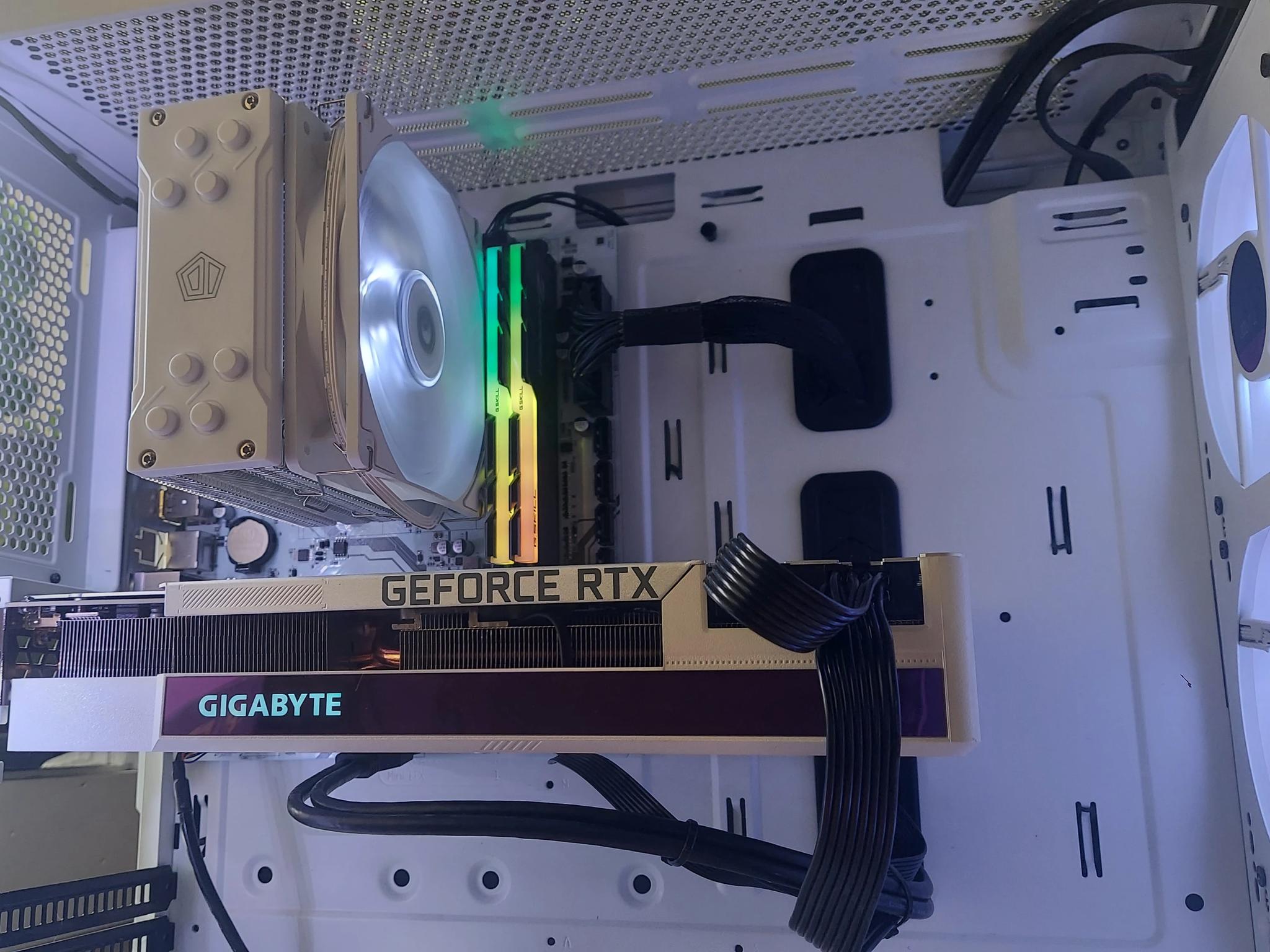 Ice Queen  -  Nvidia RTX 3080 and AMD Ryzen 7 5700X  -  Gaming PC for 4k / 1440p