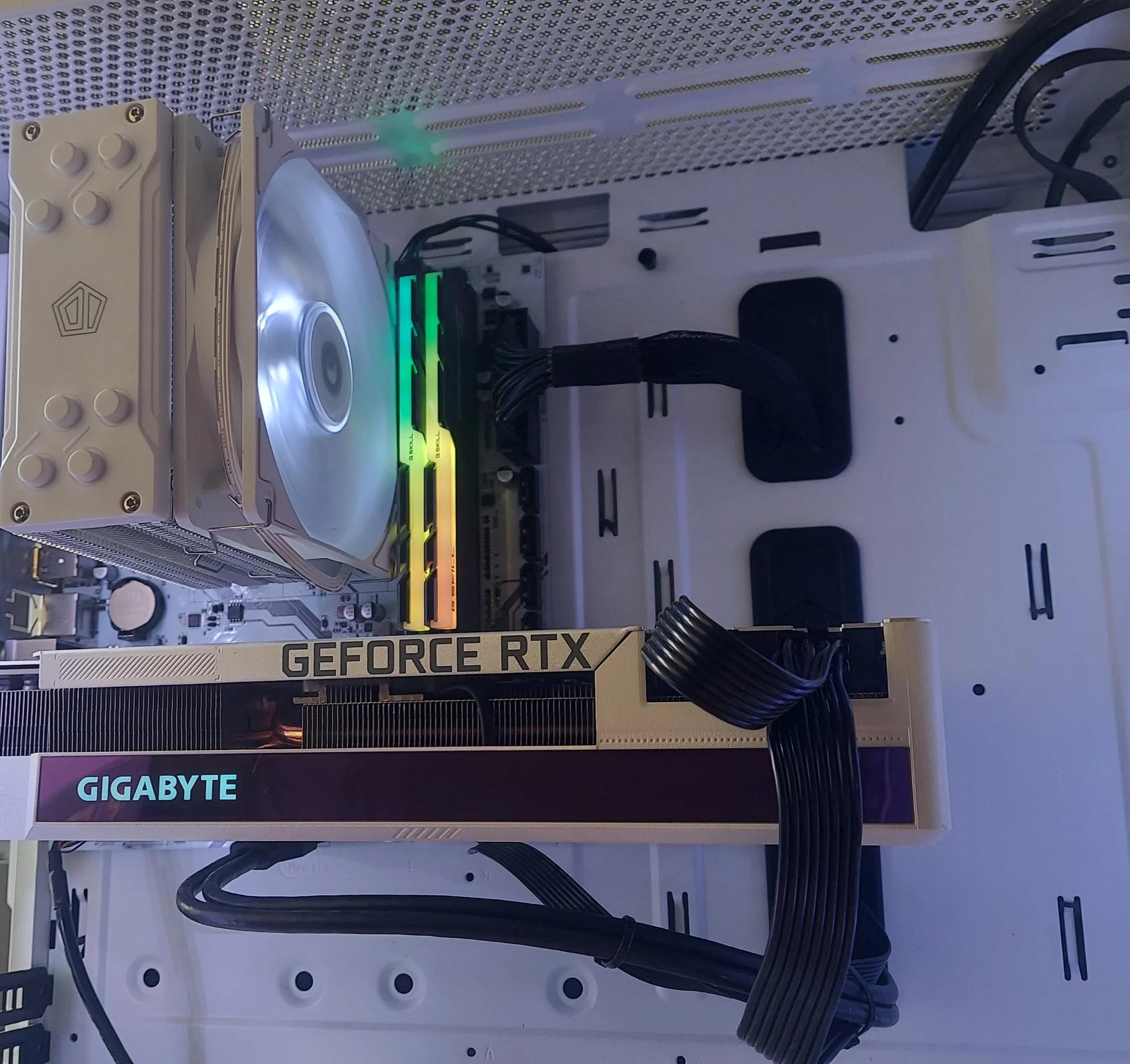 Ice Queen  -  Nvidia RTX 3080 and AMD Ryzen 7 5700X  -  Gaming PC for 4k / 1440p