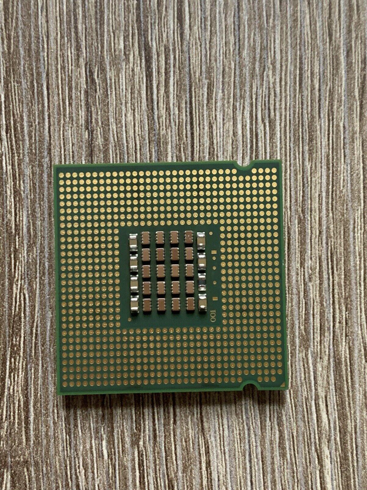 Intel Pentium D 820 2.8GHz /2M /800 / 05A CPU SL8CP socket 775 dual-core