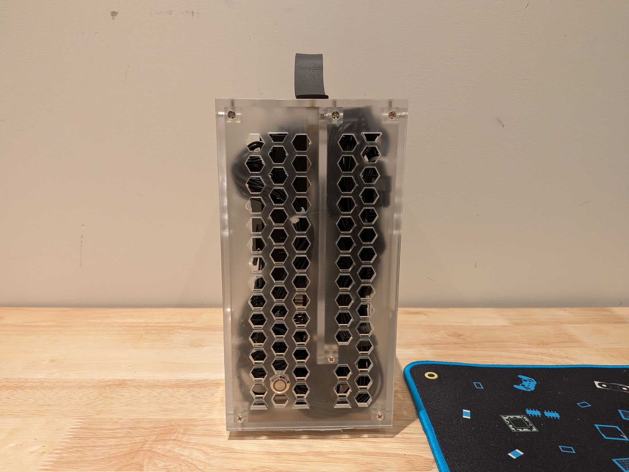 1080p Invisible Man - RTX 5060, Ryzen 5 5600, 32 GB DDR4 RAM, 1 TB Gen 4 NVME, Clear