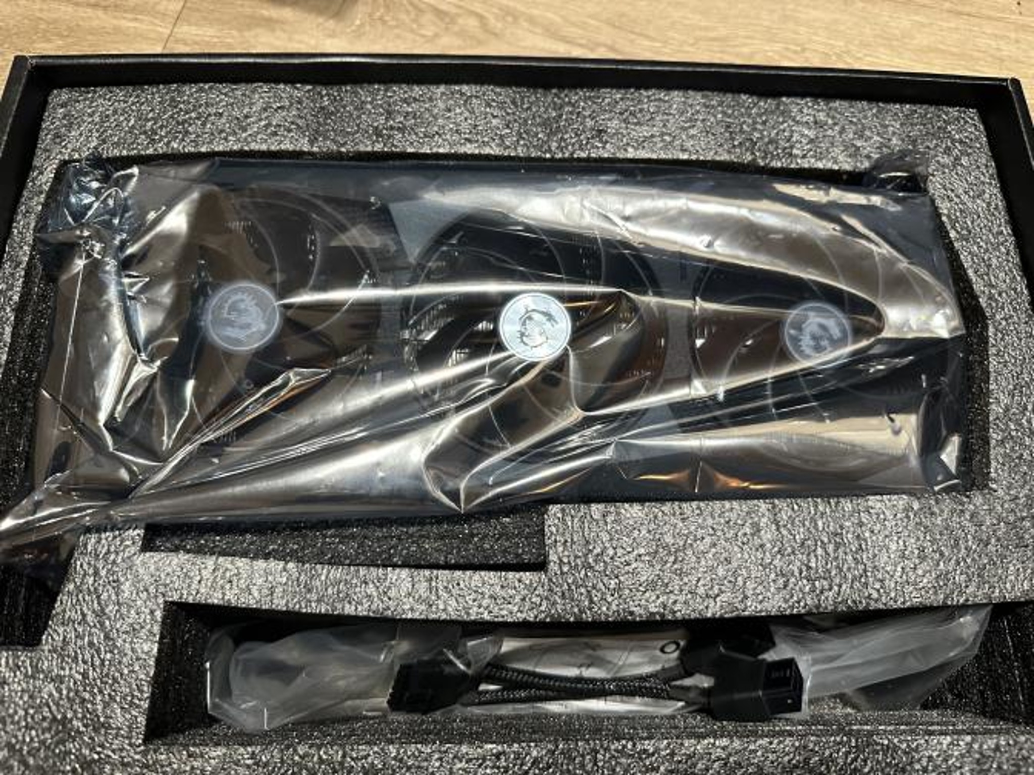 MSI GeForce RTX 4070 Ti Gaming X Trio [Black/Gray] [Like New]