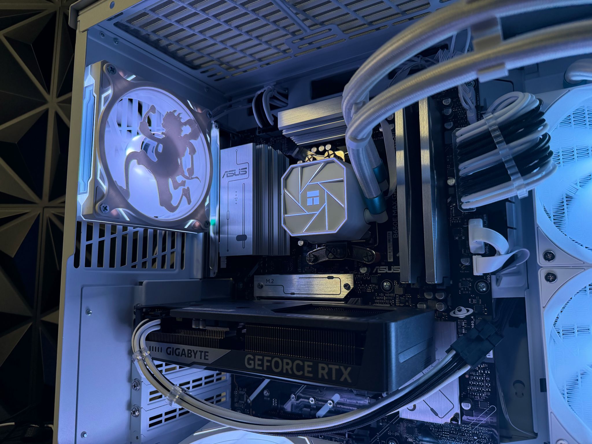 🏴‍☠️ Luffy Gear 5 🏴‍☠️ Ryzen 5 9600X|  RTX 5060| 32 GB DDR5| 1 TB NVMe