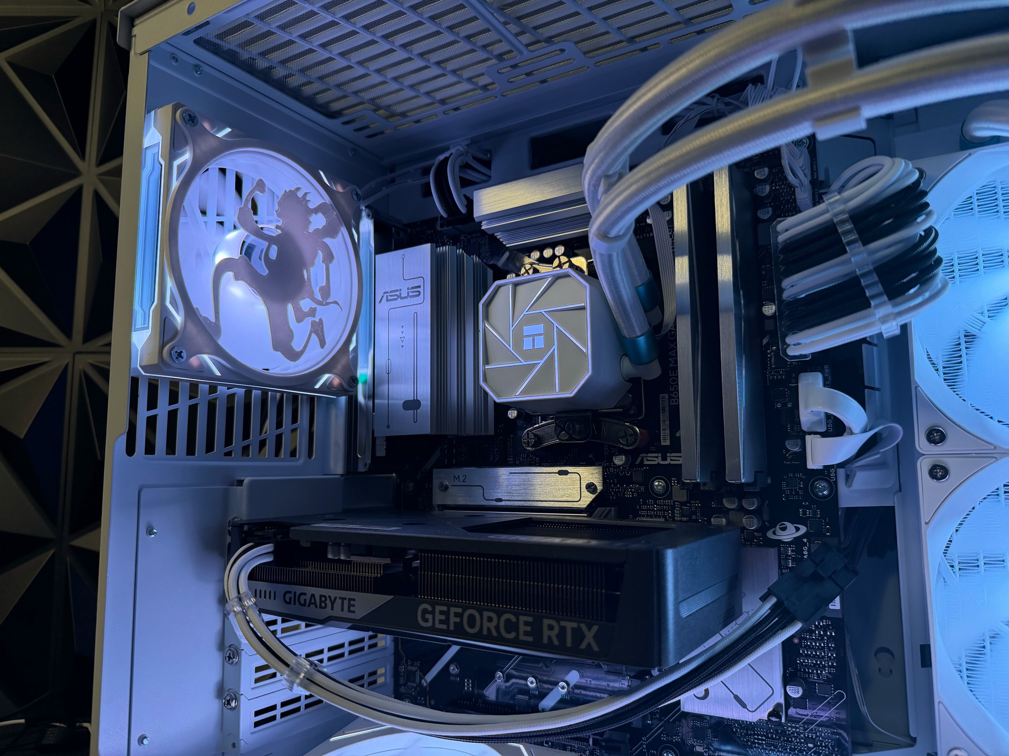 🏴‍☠️ Luffy Gear 5 🏴‍☠️ Ryzen 5 9600X|  RTX 5060| 32 GB DDR5| 1 TB NVMe