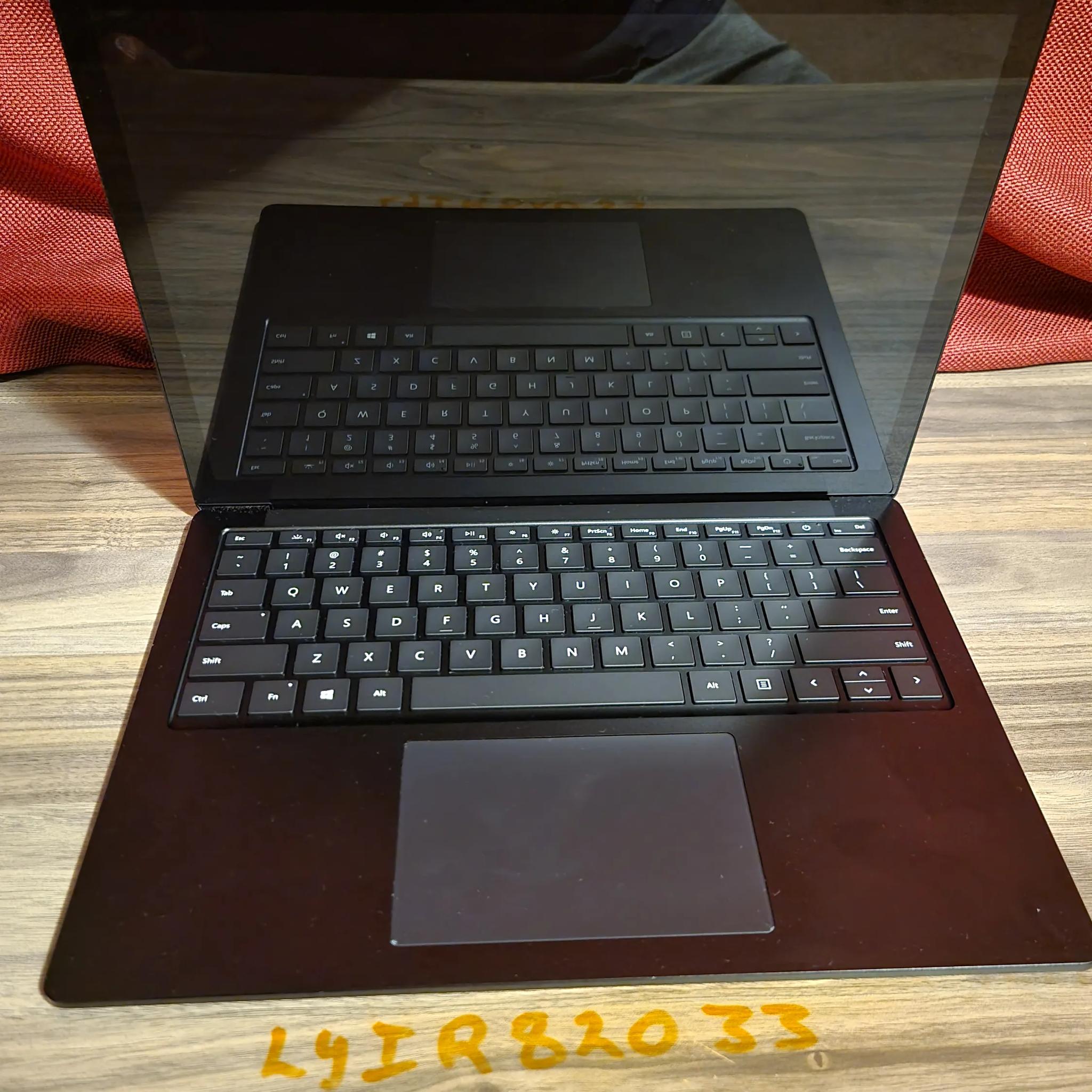 Microsoft Surface Laptop 4 - Ryzen 5 - 256gb - 16gb ram - 13.5" touch screen