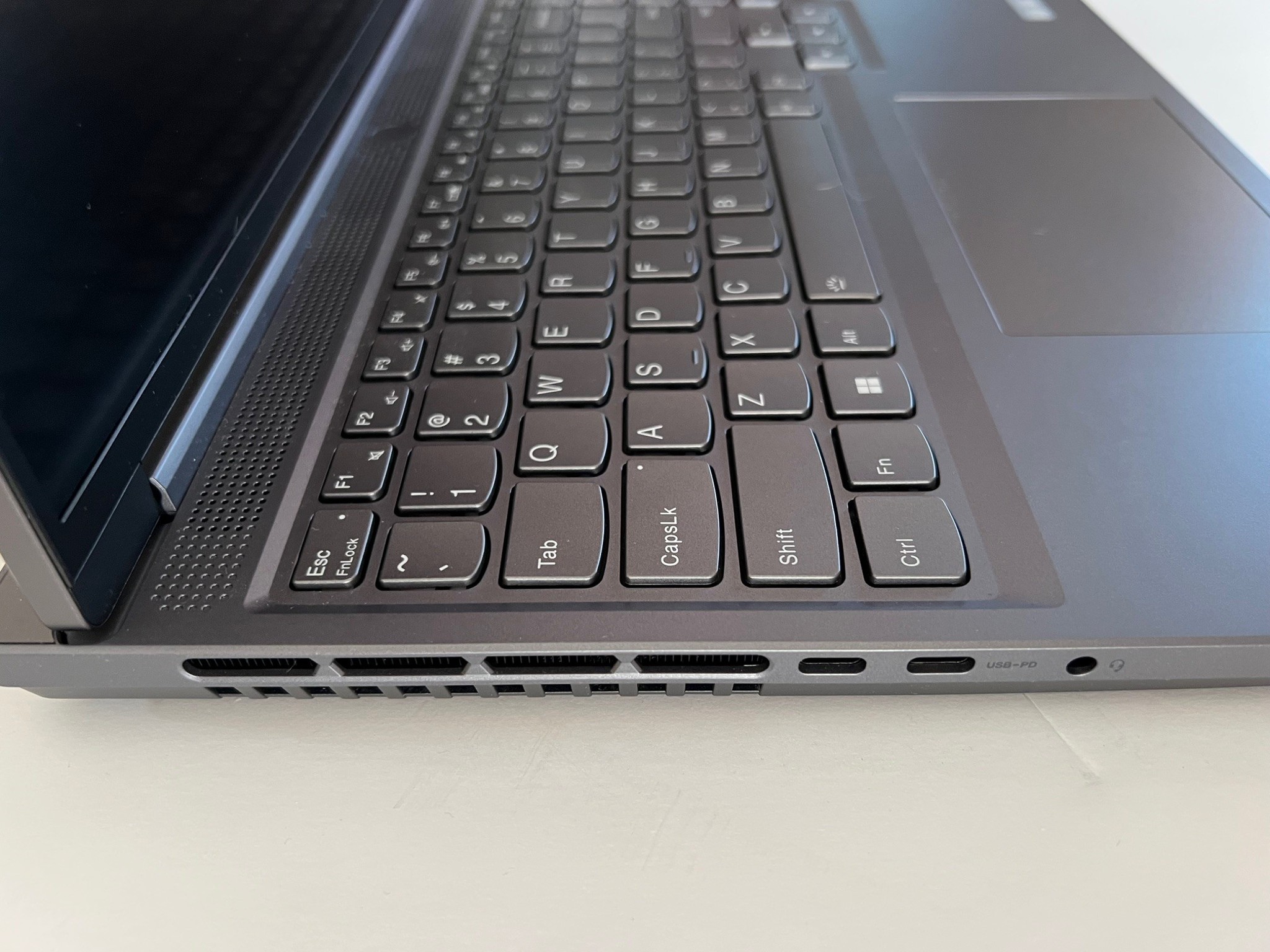 Ryzen 7840HS, 4060 Lenovo Legion Slim 5 Laptop 32GB DDR5, 1TB SSD, 16" QHD+ 165Hz I...