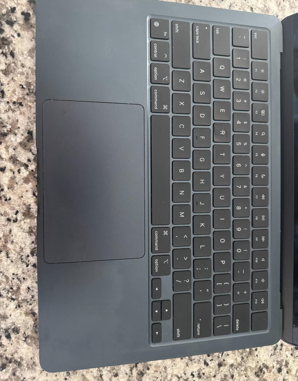 Apple MacBook Air M2 (2022) – Midnight – 256GB – I need this off my hands