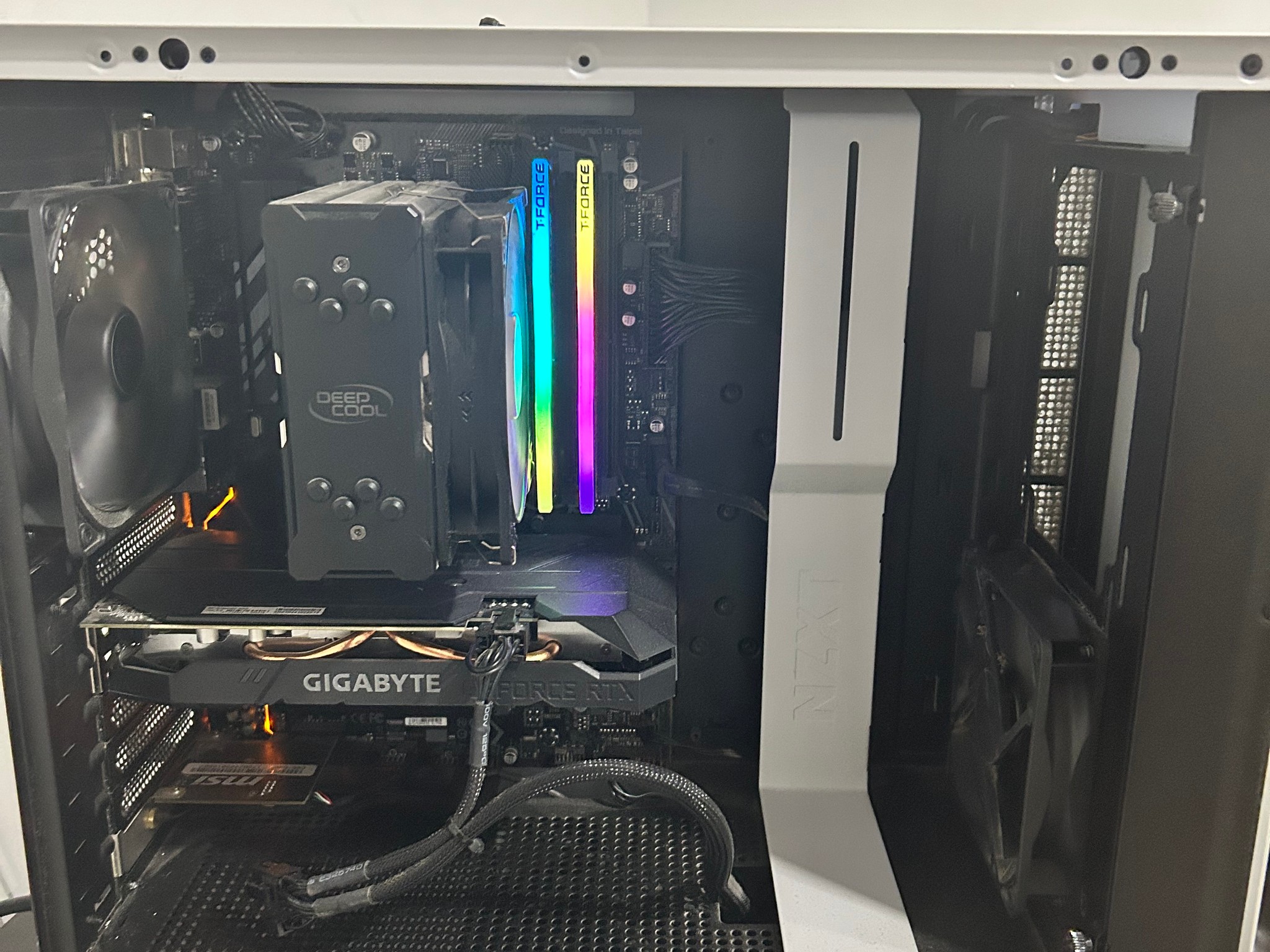 Intel Core i5-10400F  GeForce RTX 2060  16 RAM  1T STORAGE