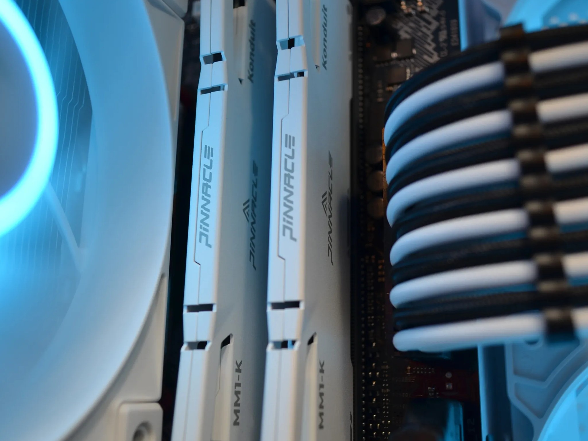 🧊Snowstorm❄️ | Ryzen 5 CPU | RX 5600 XT (Better than RTX 2060) | 1 TB NVMe