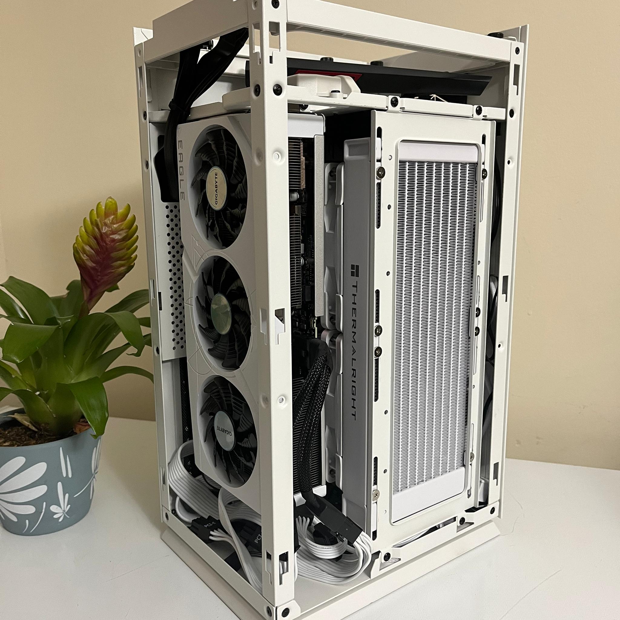 BREAD BOX | RTX 4070 Super 12GB | i5 14600KF | 1TB Gen4 NVMe | 32GB DDR4
