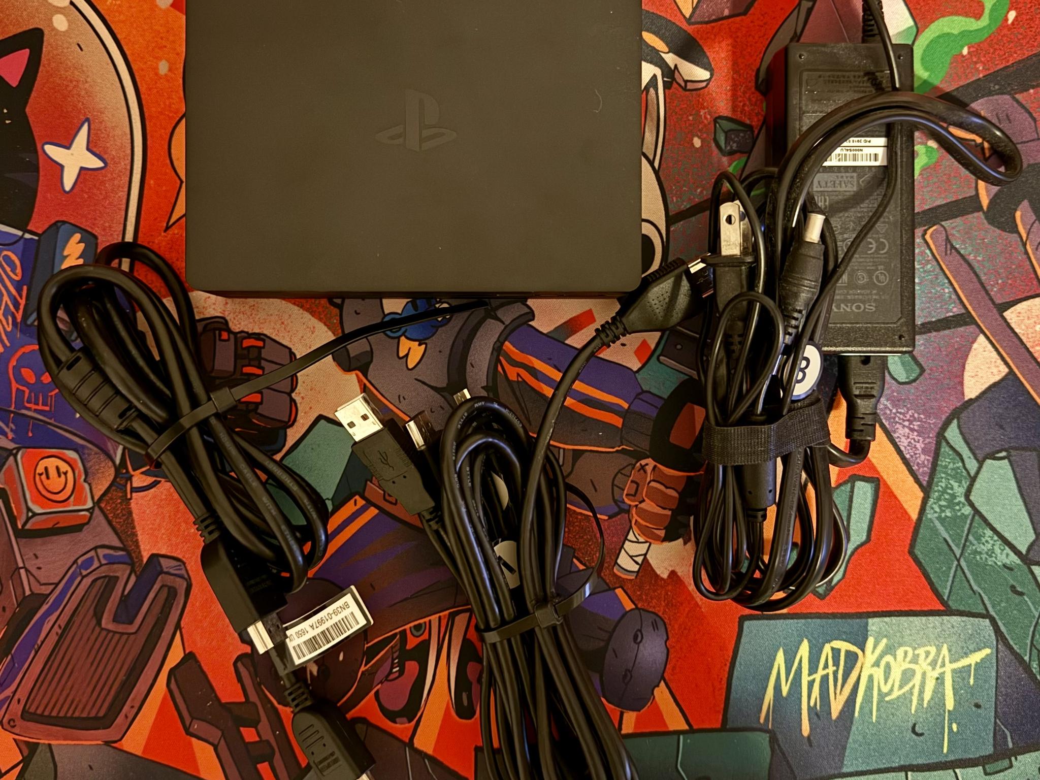 PSVR1 + 6 PS4 VR Games (CUH-ZVR2)