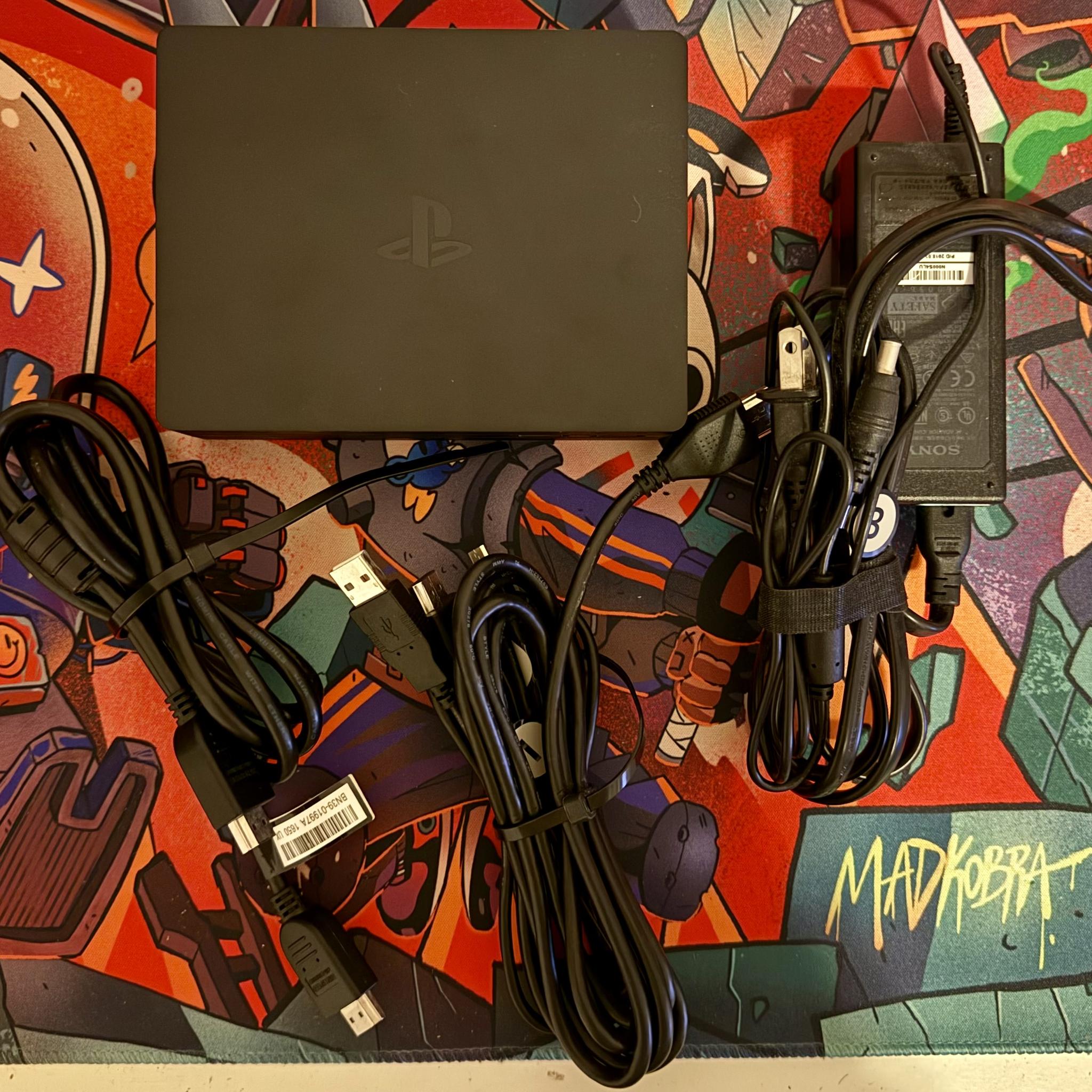 PSVR1 + 6 PS4 VR Games (CUH-ZVR2)