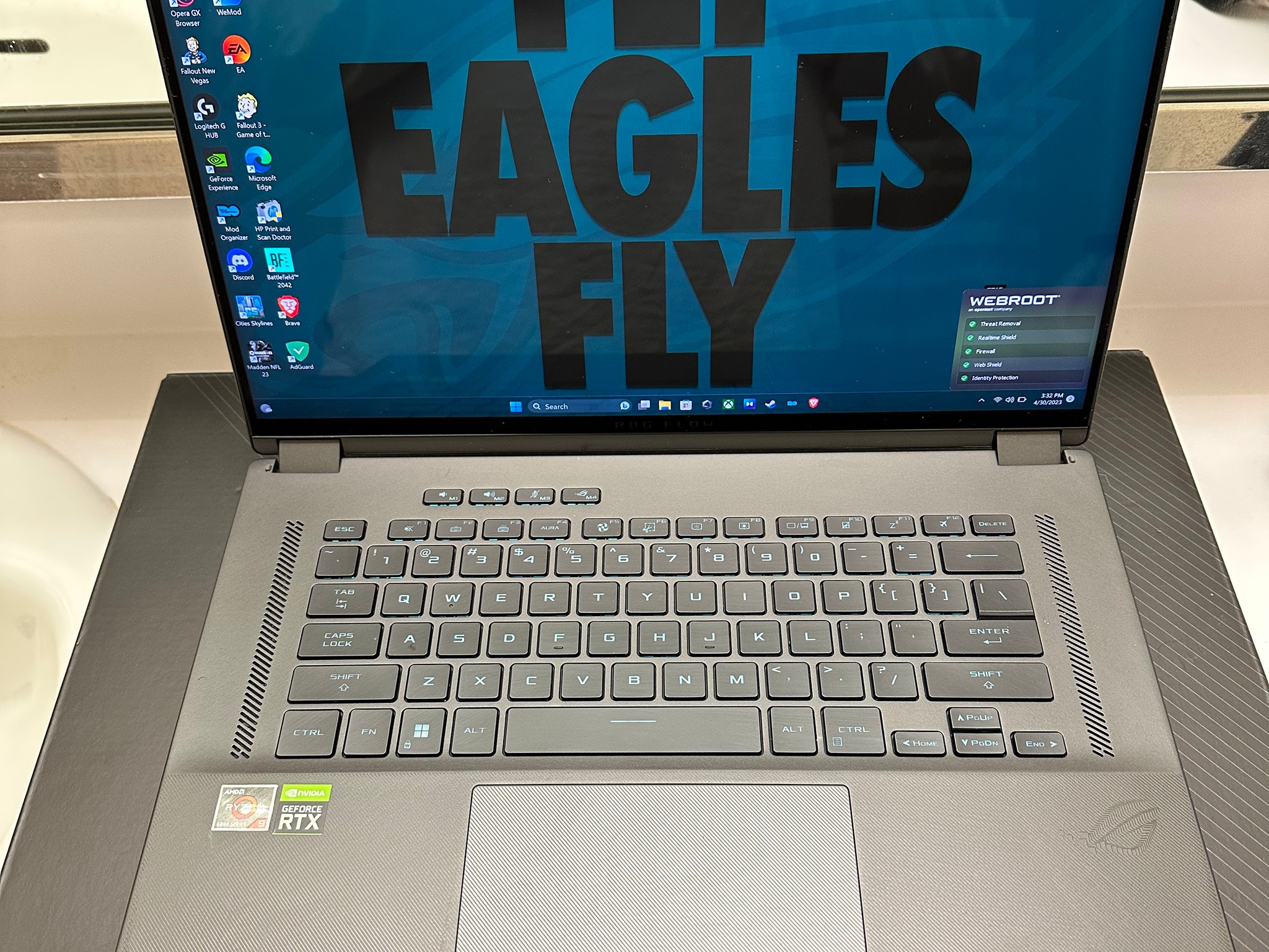 Asus ROG Flow X16 (2022) + Accessories 