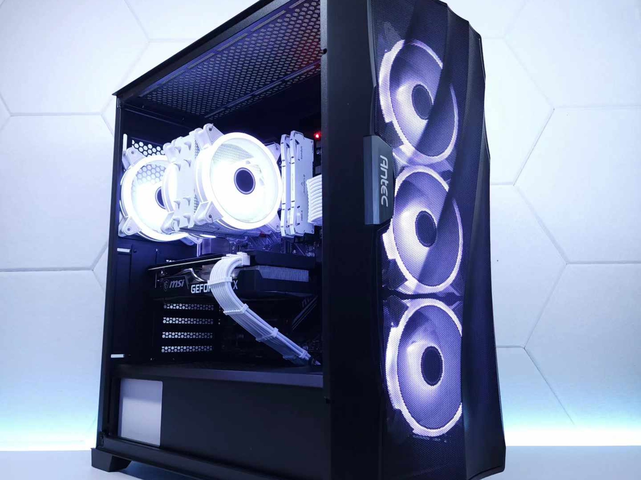 🖤🤍RTX 3070 | Ryzen 5 5600X | 32GB 3200MHz | 1.5TB NVMe/Sata SSD*