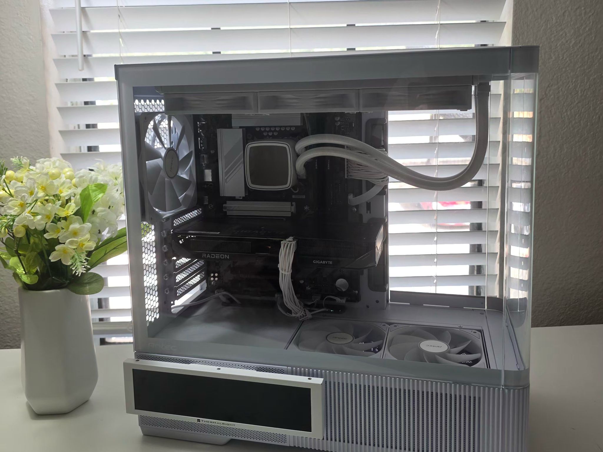 Radeon RX 9060 XT 16GB Custom Gaming PC - Core Ultra 5 250K Plus, 32GB RAM, 1TB NVMe SSD