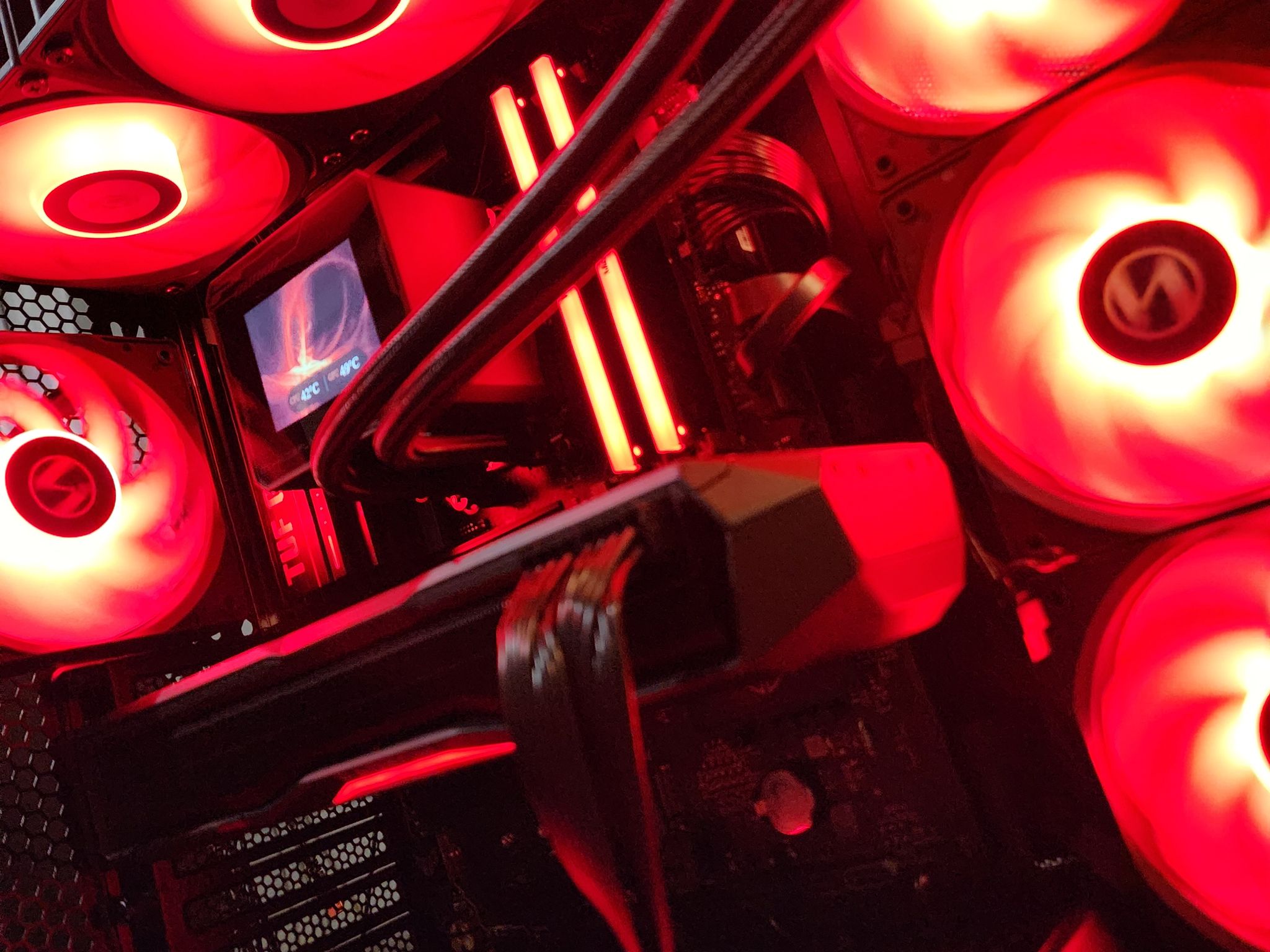 RX 7900 XTX / Ryzen 7 9800X3D / 32GB DDR5 RAM / 2TB NVMe